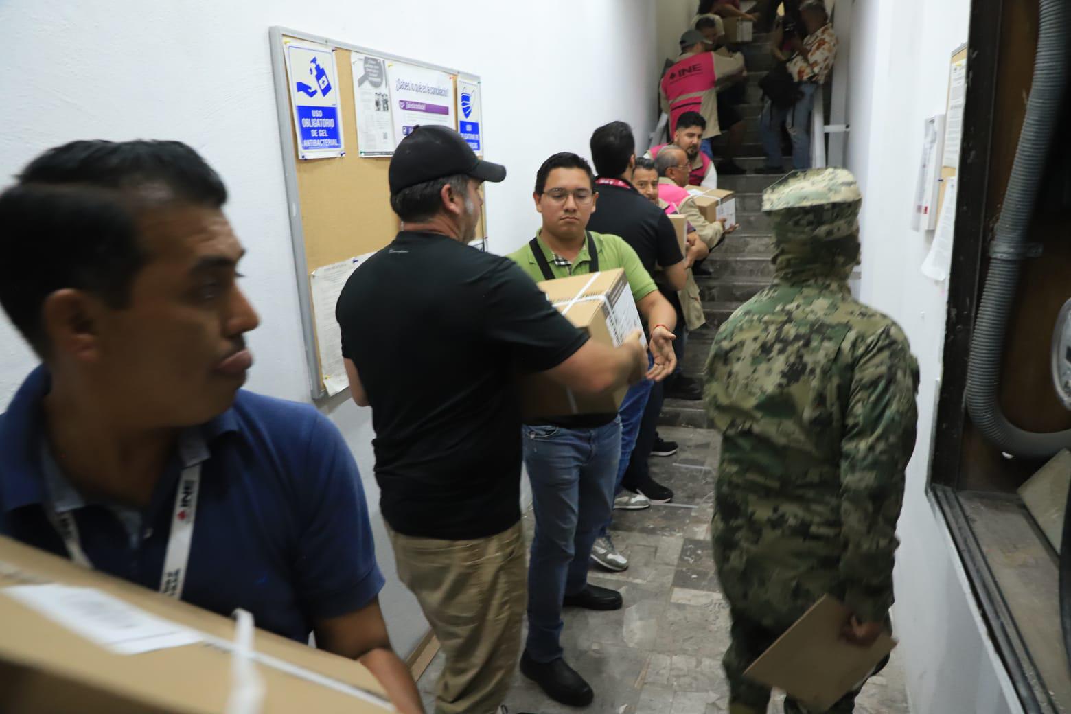 $!Llegan las boletas del INE a Mazatlán con 5 horas de retraso