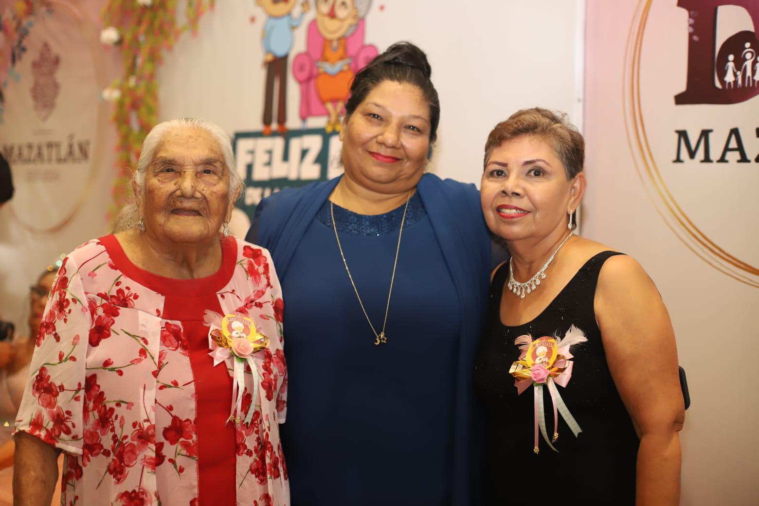 $!María Inés García, Ruth González y Cristina Lizárraga.