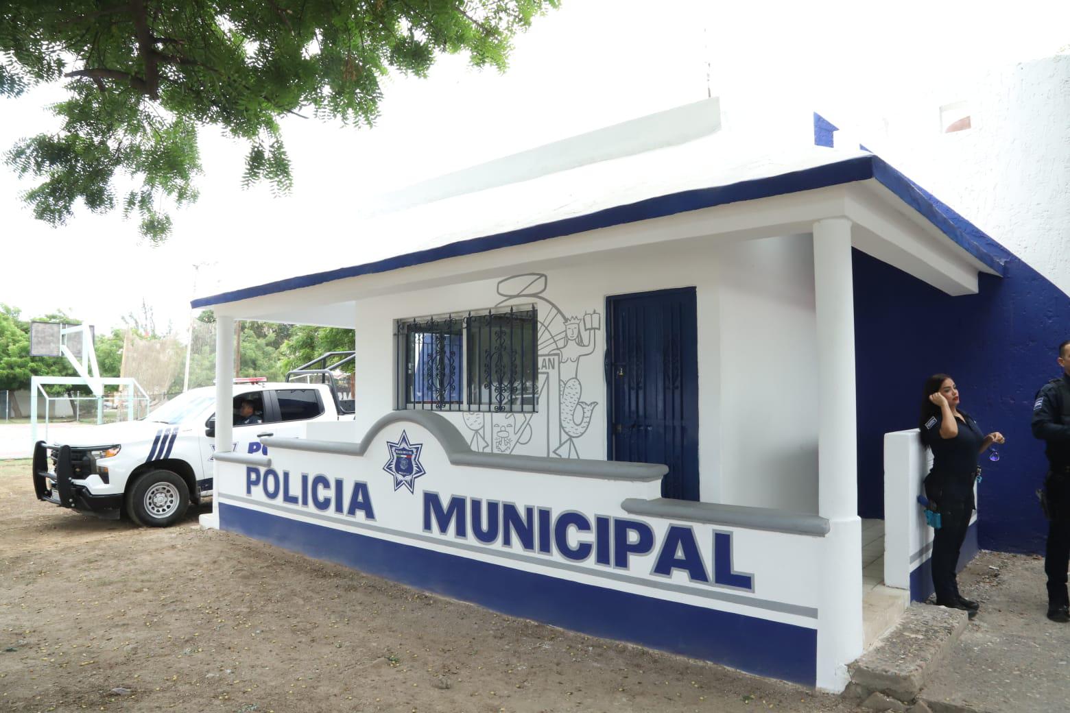 $!Entrega Alcalde de Mazatlán caseta de policía rehabilitada en Infonavit El Conchi