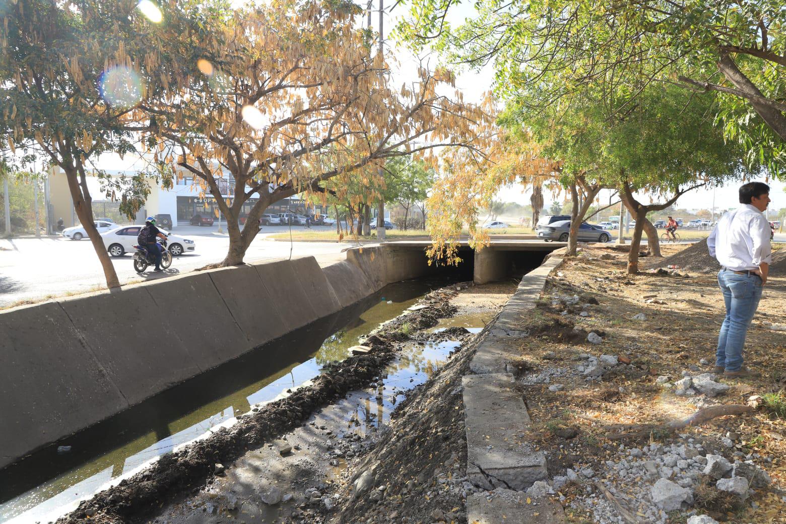 $!Repondrán losas de concreto en canal de fraccionamiento Valle Dorado, en Mazatlán