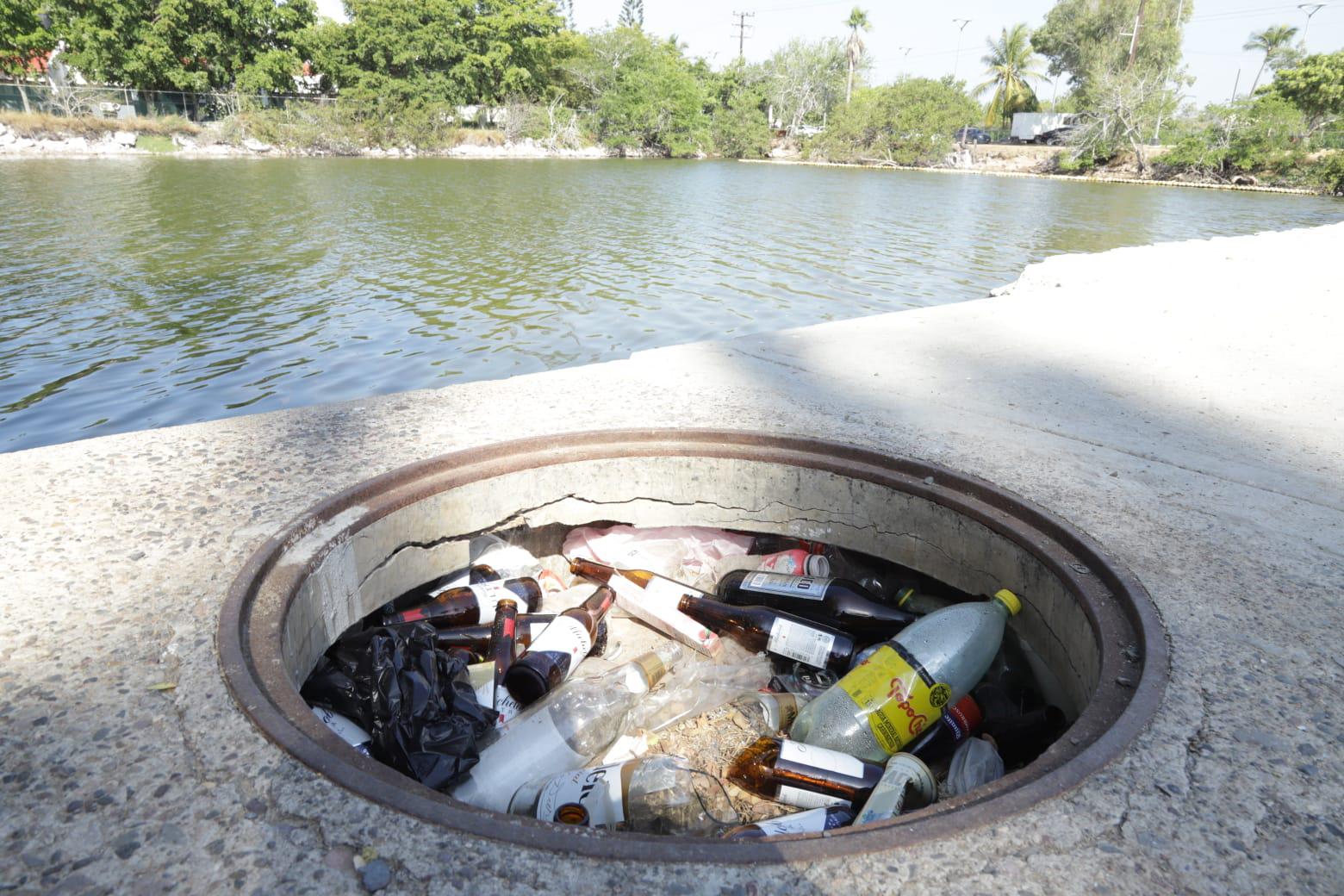 $!Pese a limpieza de colectivos, el Estero del Yugo vuelve a amanecer repleto de basura