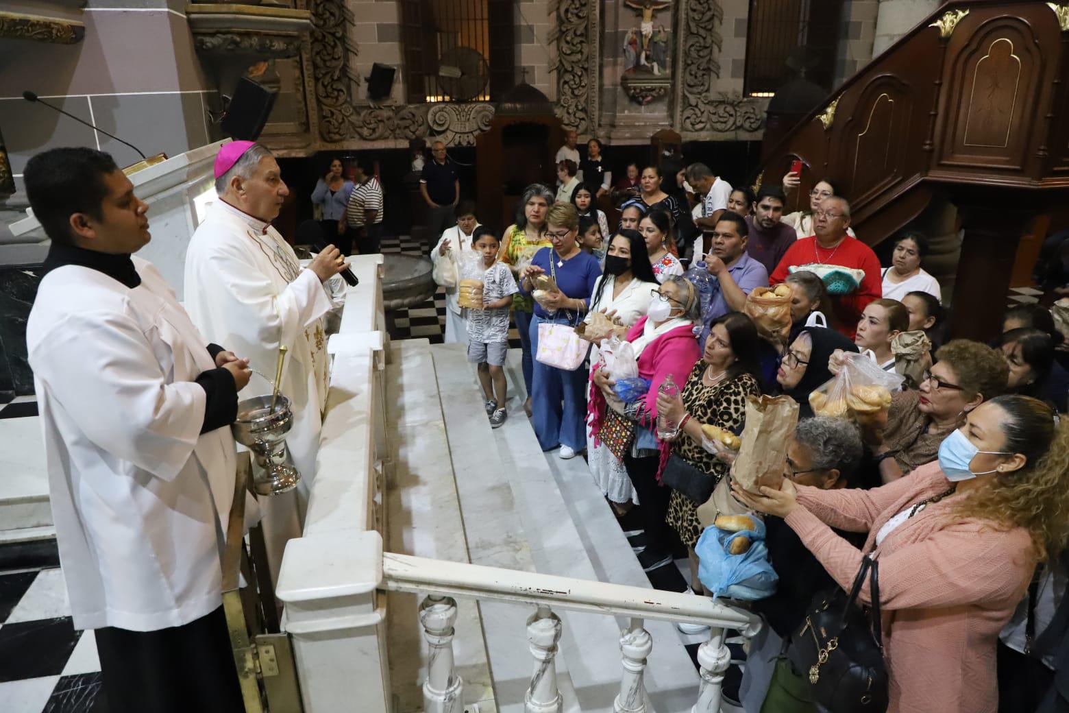 $!Celebra Obispo de la Diócesis de Mazatlán 50 años de ordenación sacerdotal