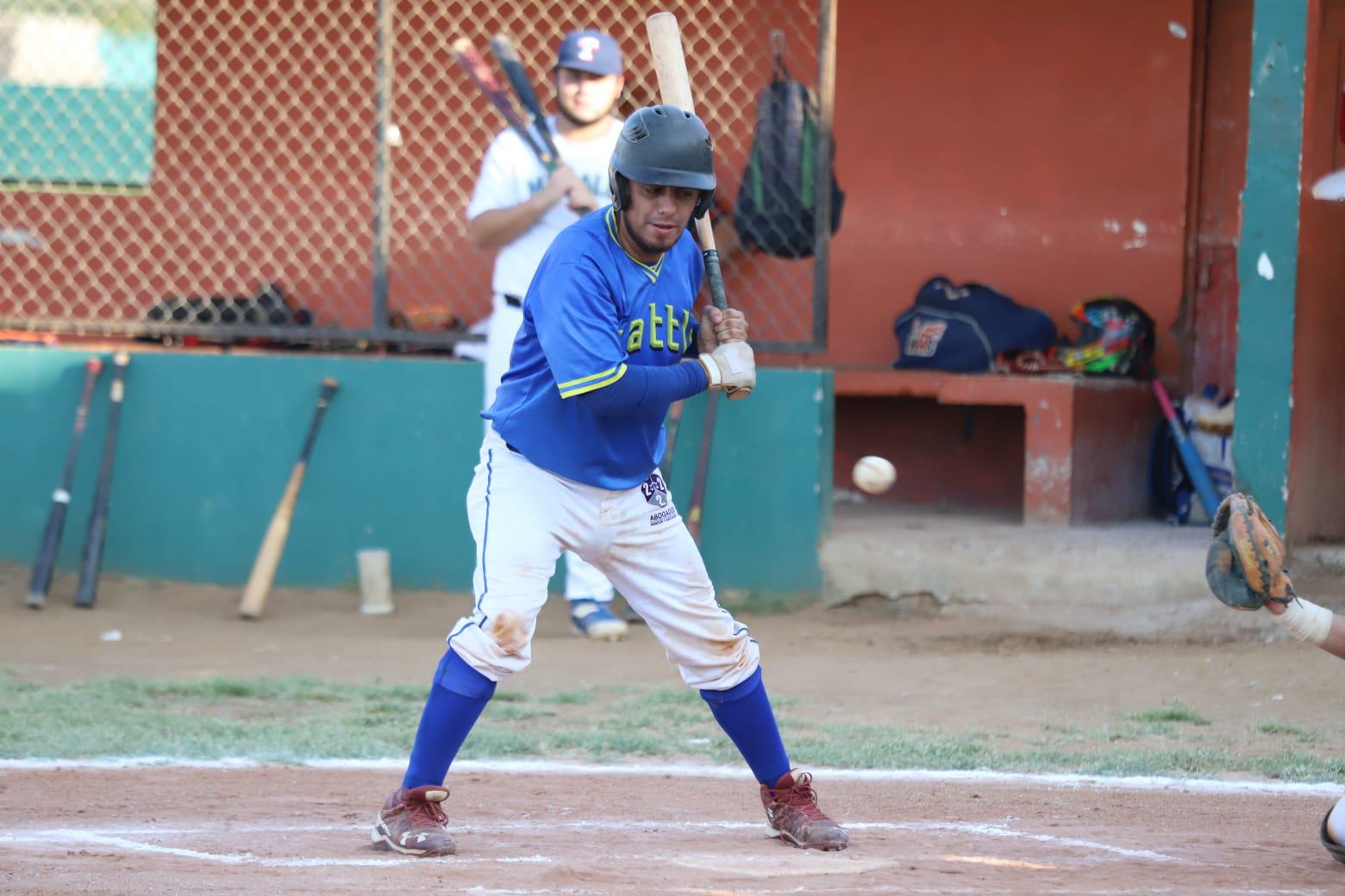 $!Familia Velarde empata semifinales de Liga de Beisbol Meseros