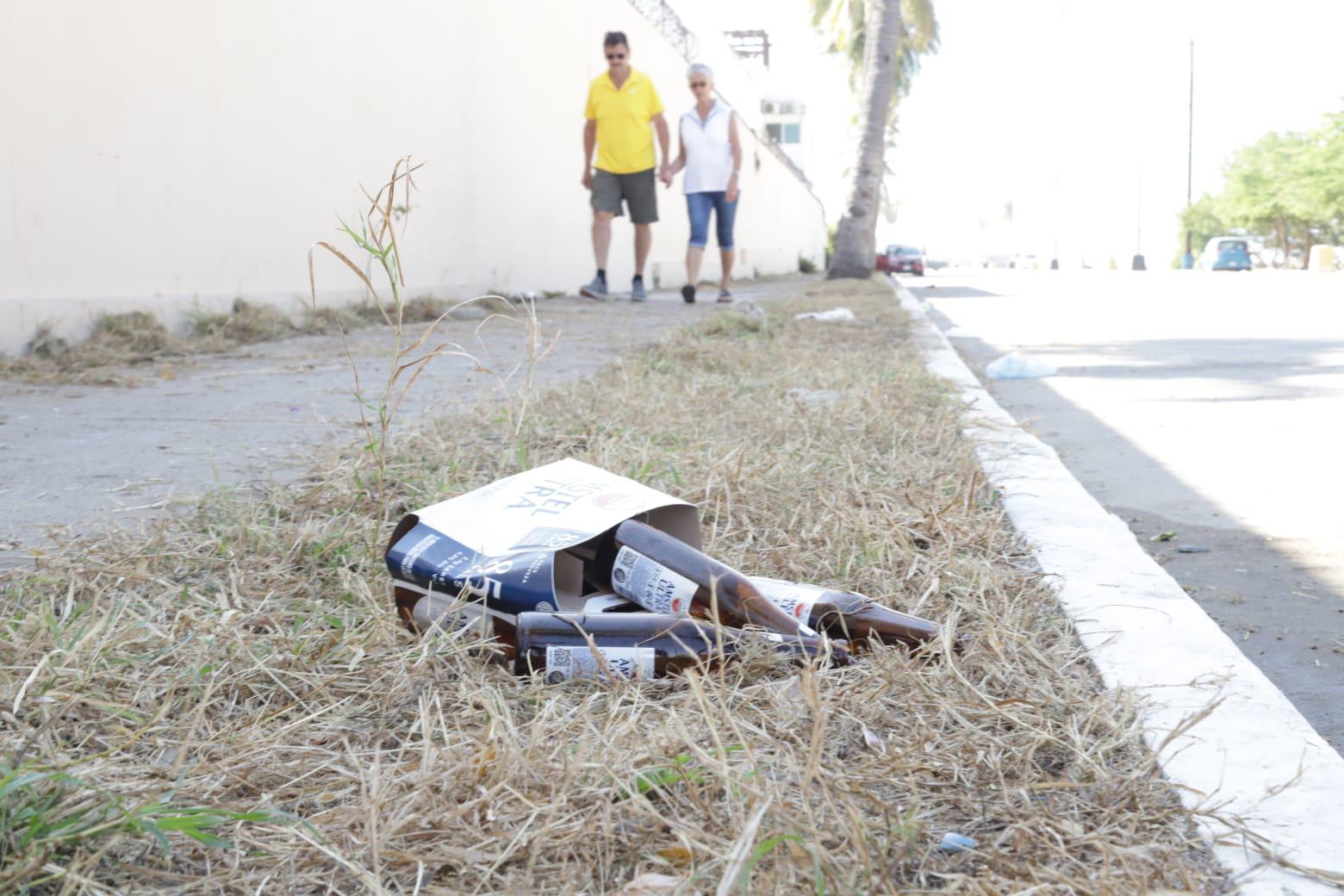 $!Pese a limpieza de colectivos, el Estero del Yugo vuelve a amanecer repleto de basura