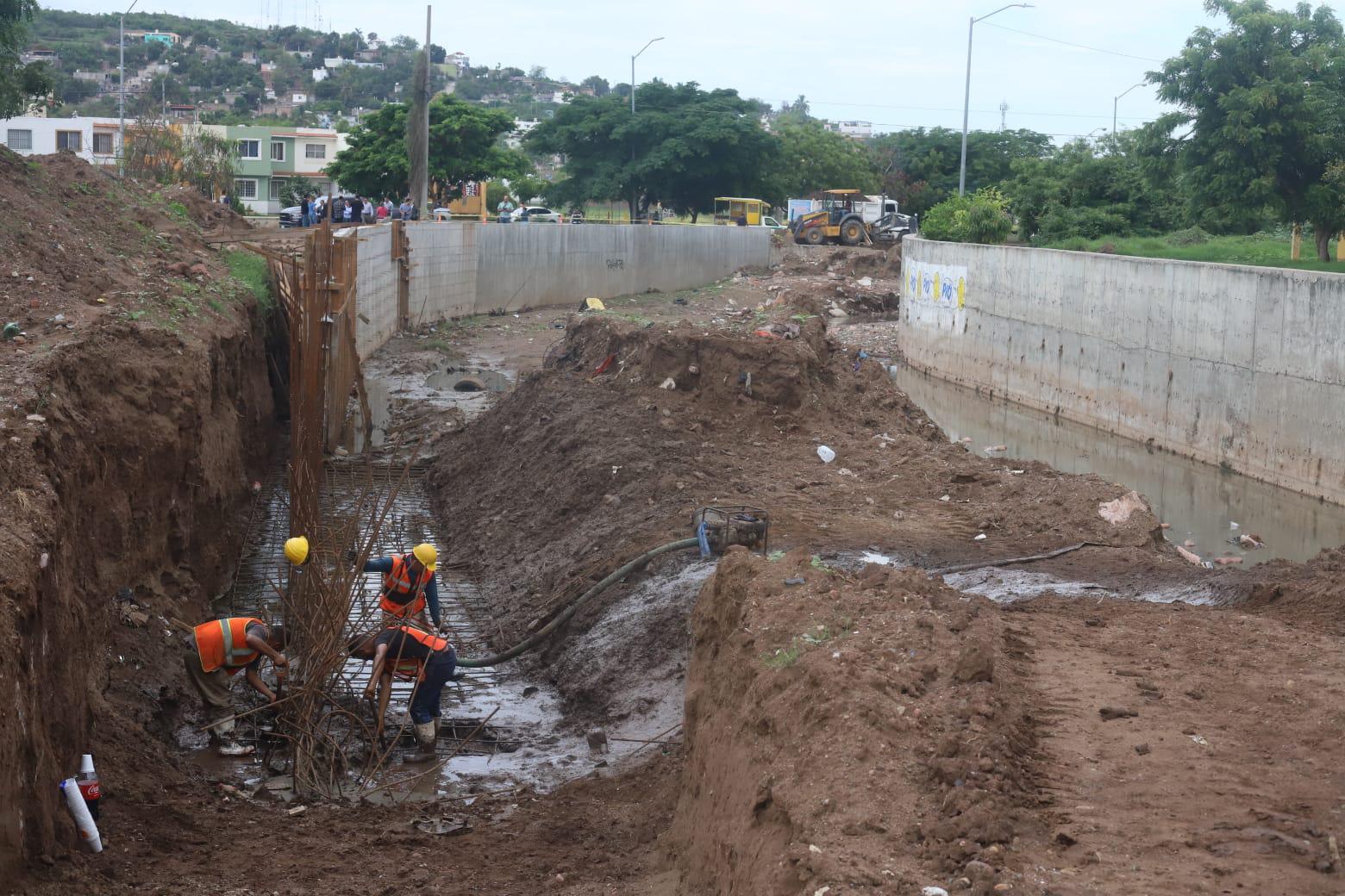 $!Supervisa Alcalde rehabilitación de colector y muro en Arroyo Jabalines