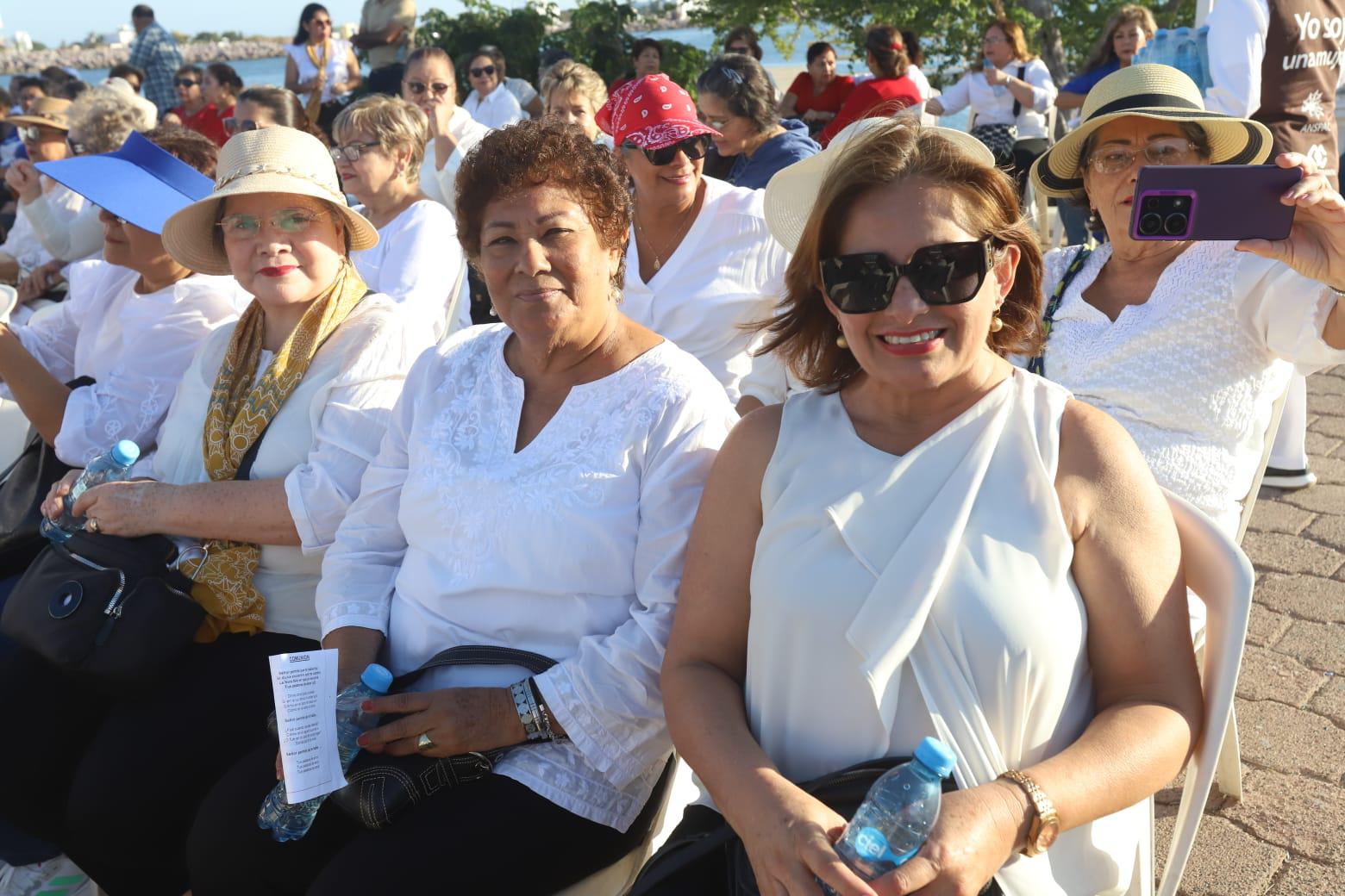 $!Rosy de Benítez, Vicky de Aguilar y Liz Benítez.