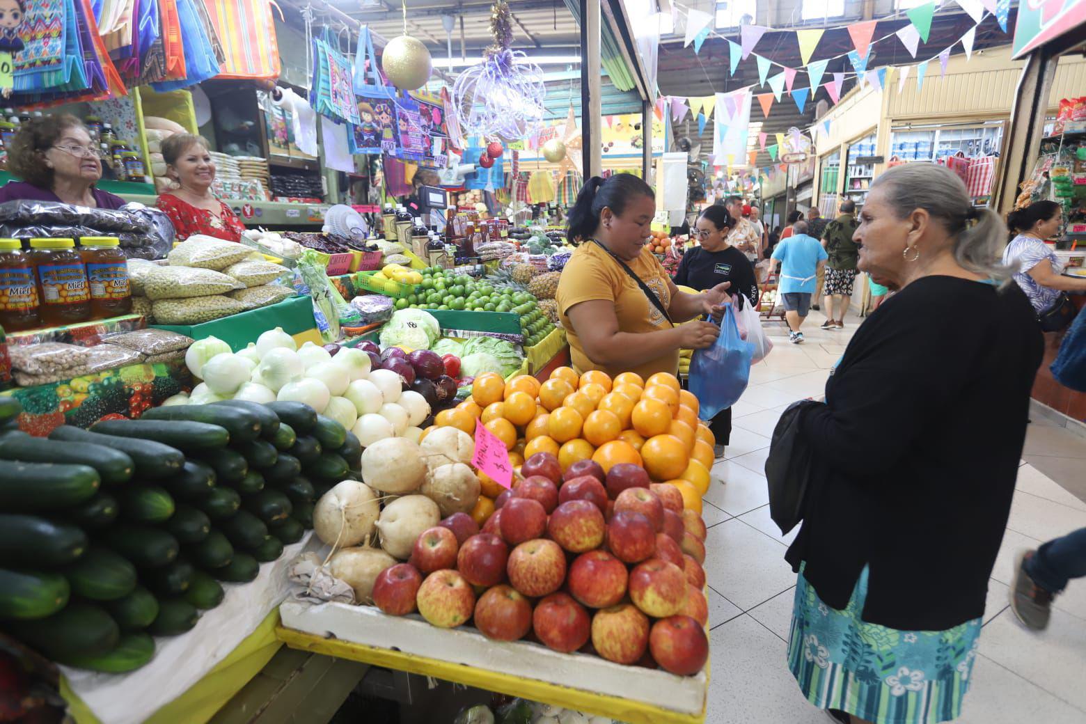 $!Esperan comerciantes del Mercado Pino Suárez repunte en ventas para cierre de año