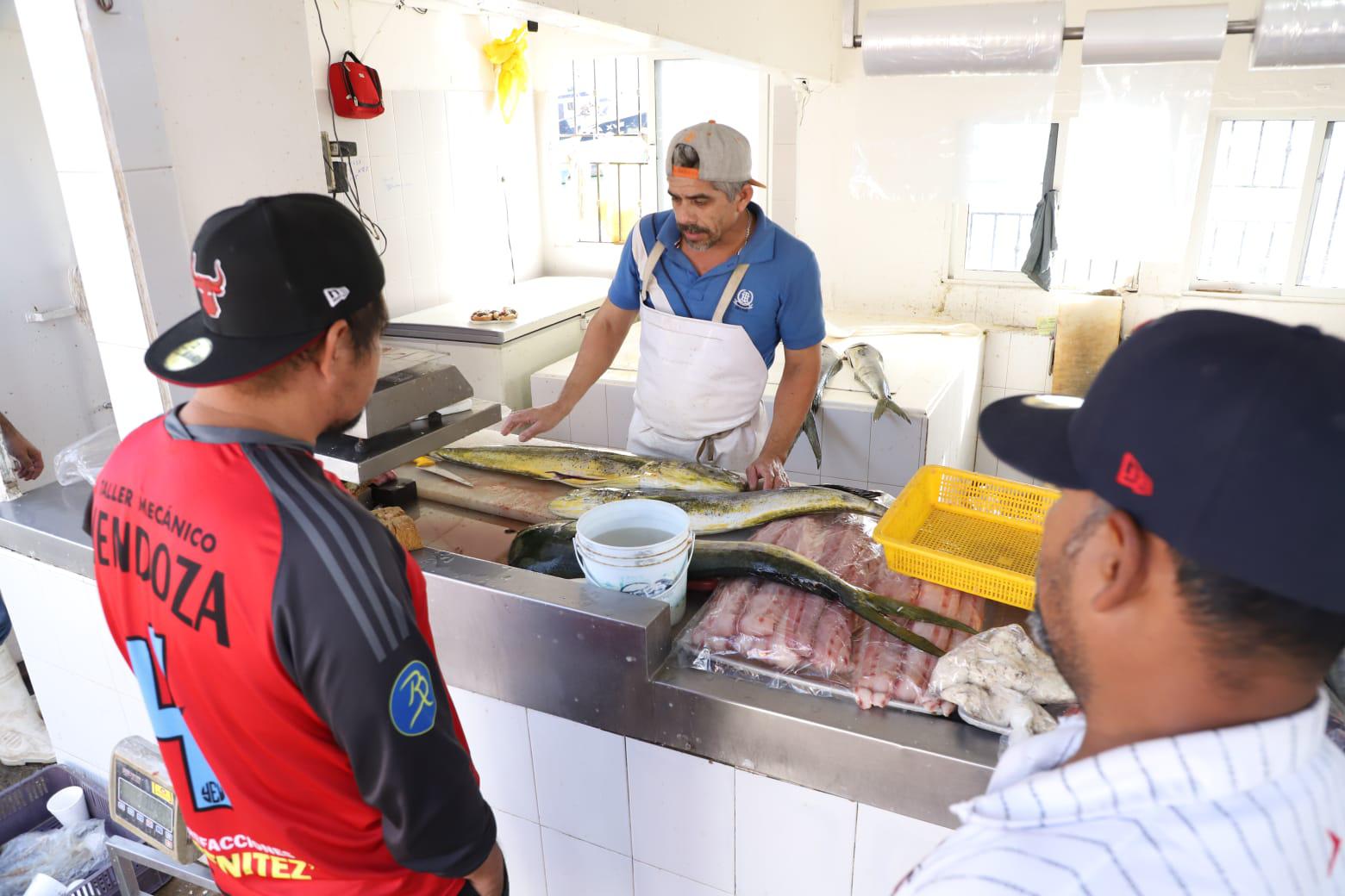 $!Mazatlecos acaparan el pescado en el marco de la celebración de Año Nuevo