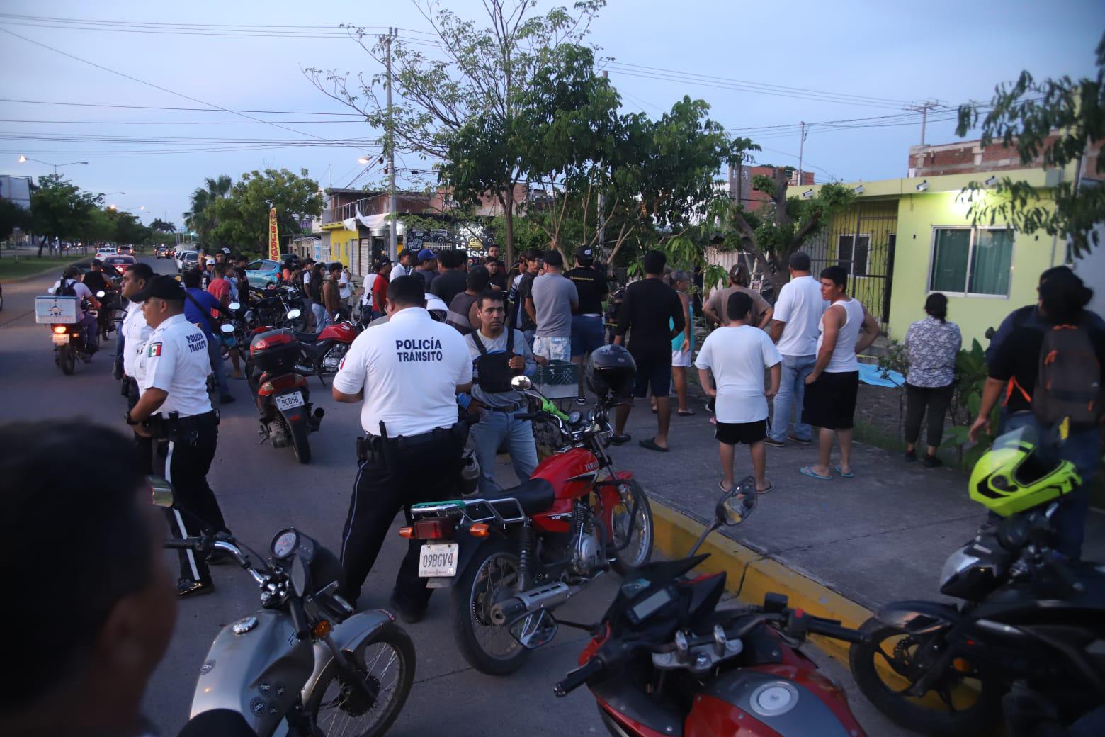 $!Motociclista pierde la vida al derrapar en Mazatlán