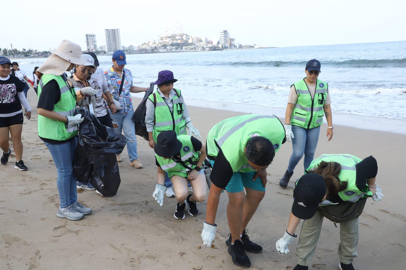 $!Celebran el Día Mundial de los Océanos con mega limpieza de playas, en Mazatlán