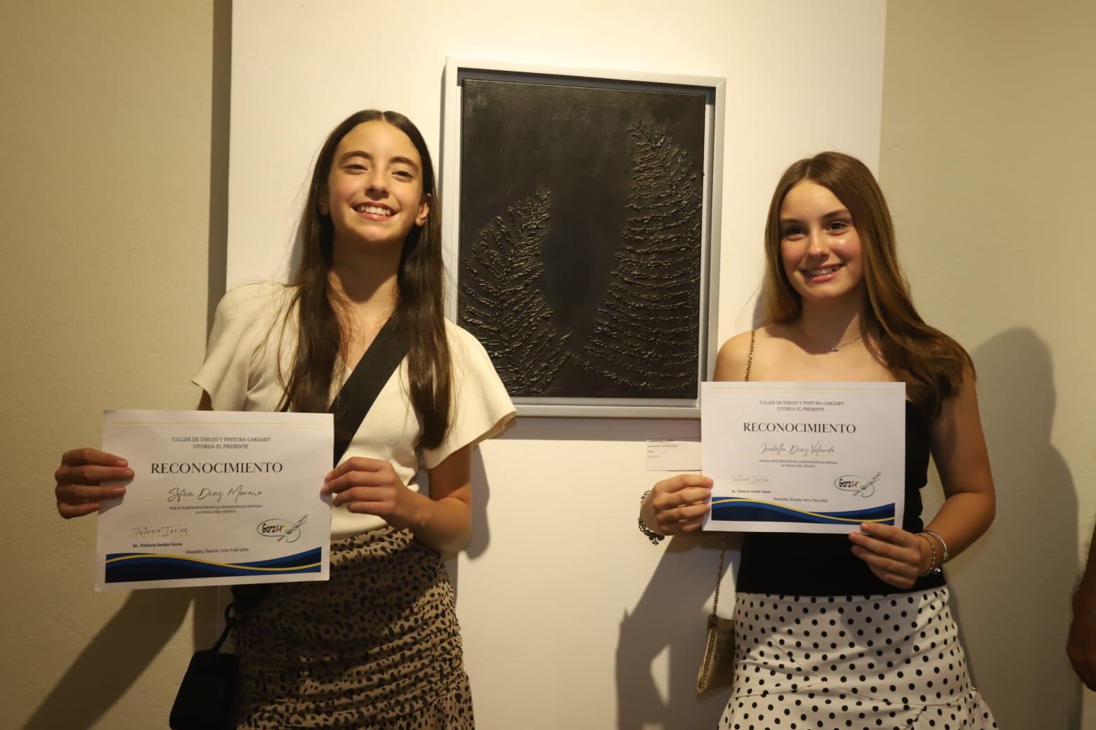 $!Las primas Sofía Díaz Moreno e Isabella Díaz Velarde plasmaron su arte en el exposición.