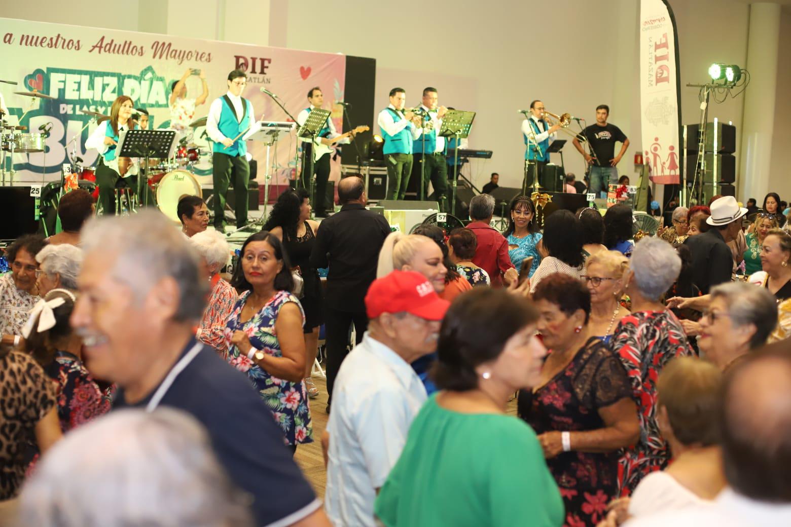 $!DIF Municipal festeja a los ‘jóvenes de corazón’ en el Día del Abuelo