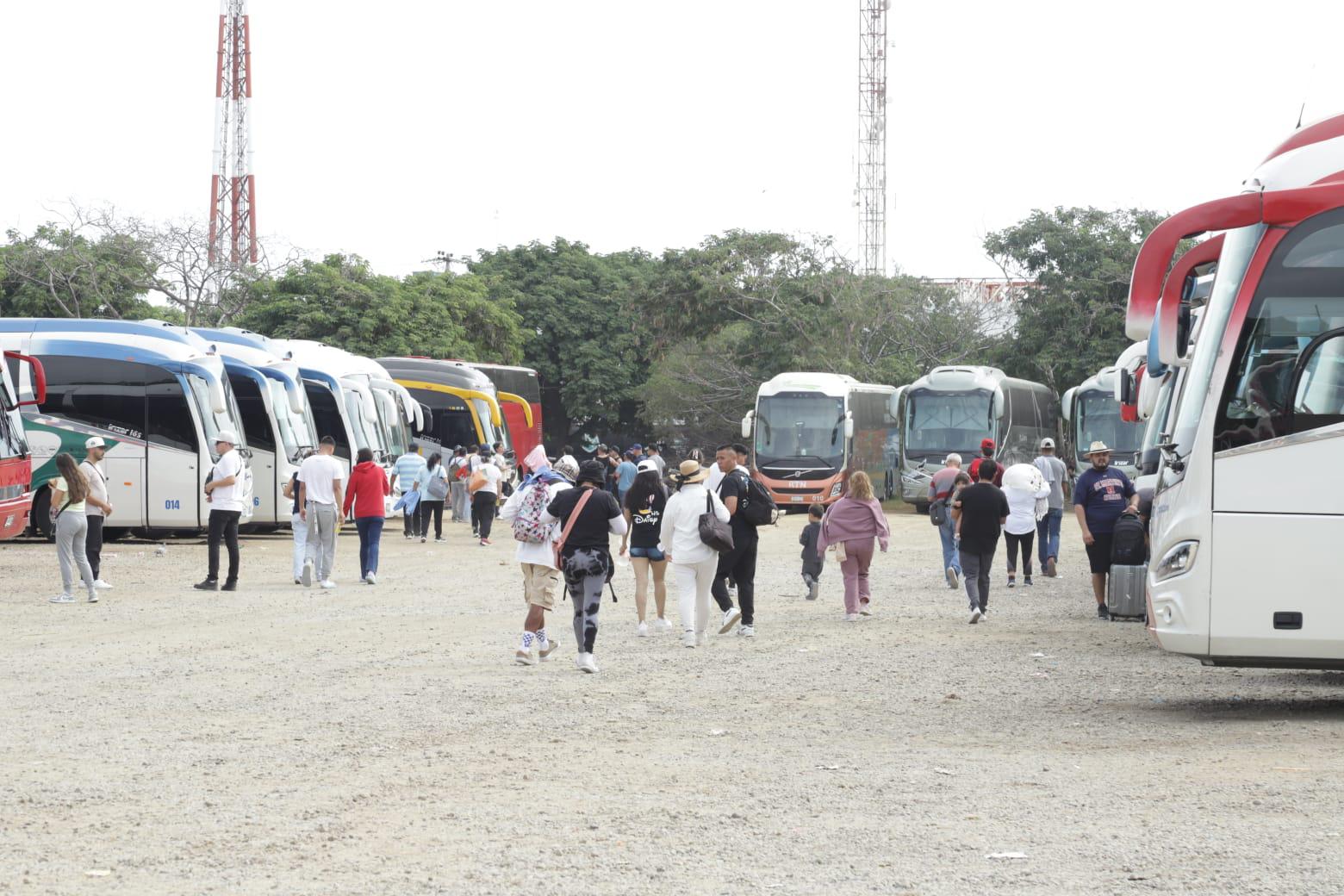 $!Turistas disfrutan de los atractivos en Mazatlán y aprovechan el fin de semana largo