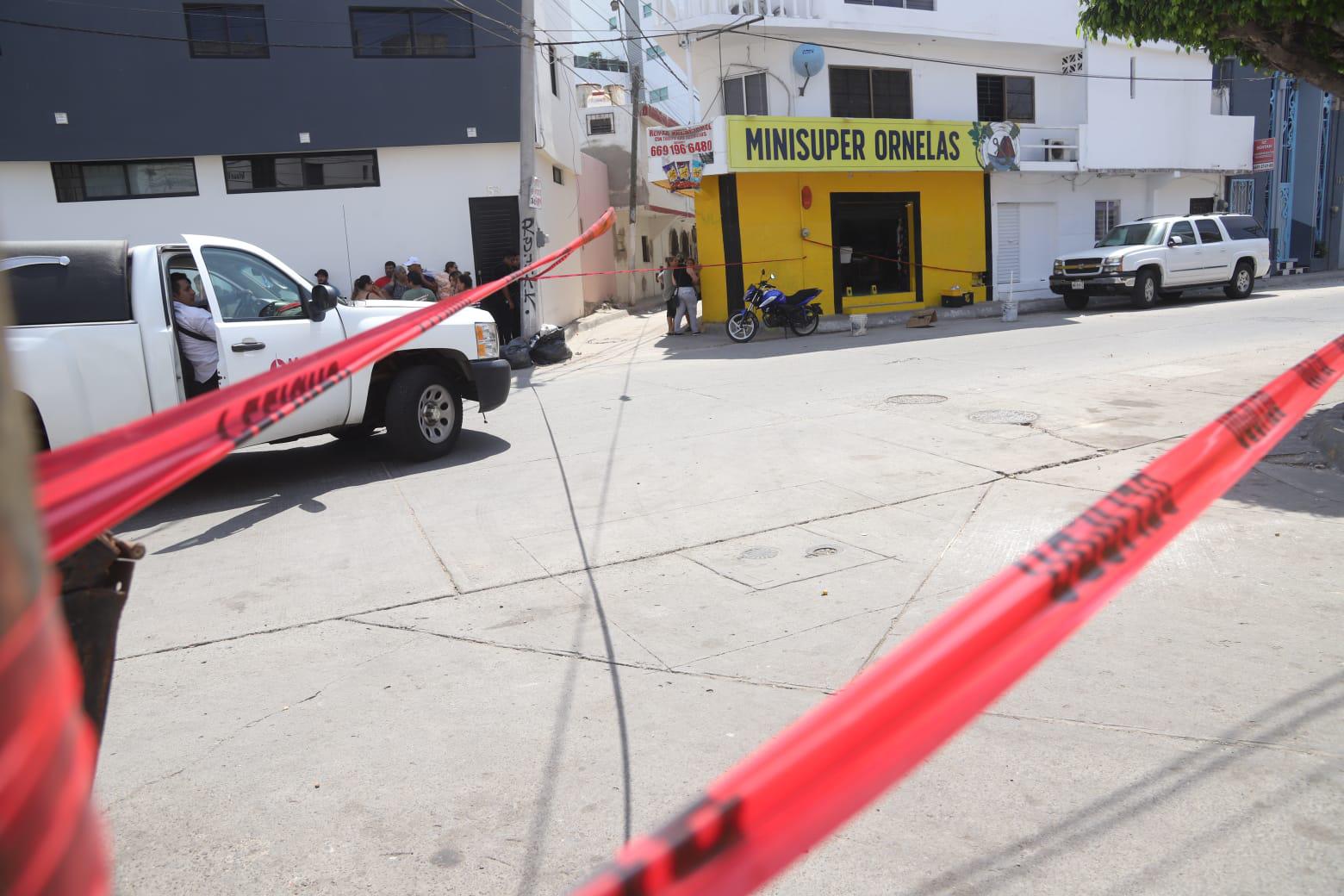 $!Asesinan a una joven en asalto a minisúper de la Reforma, en Mazatlán