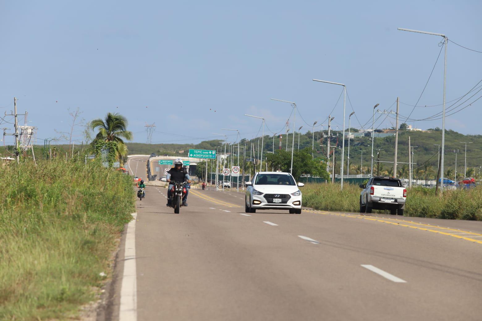 $!Sin mucho patrullaje de seguridad lucen carreteras al sur de Mazatlán y rumbo al aeropuerto