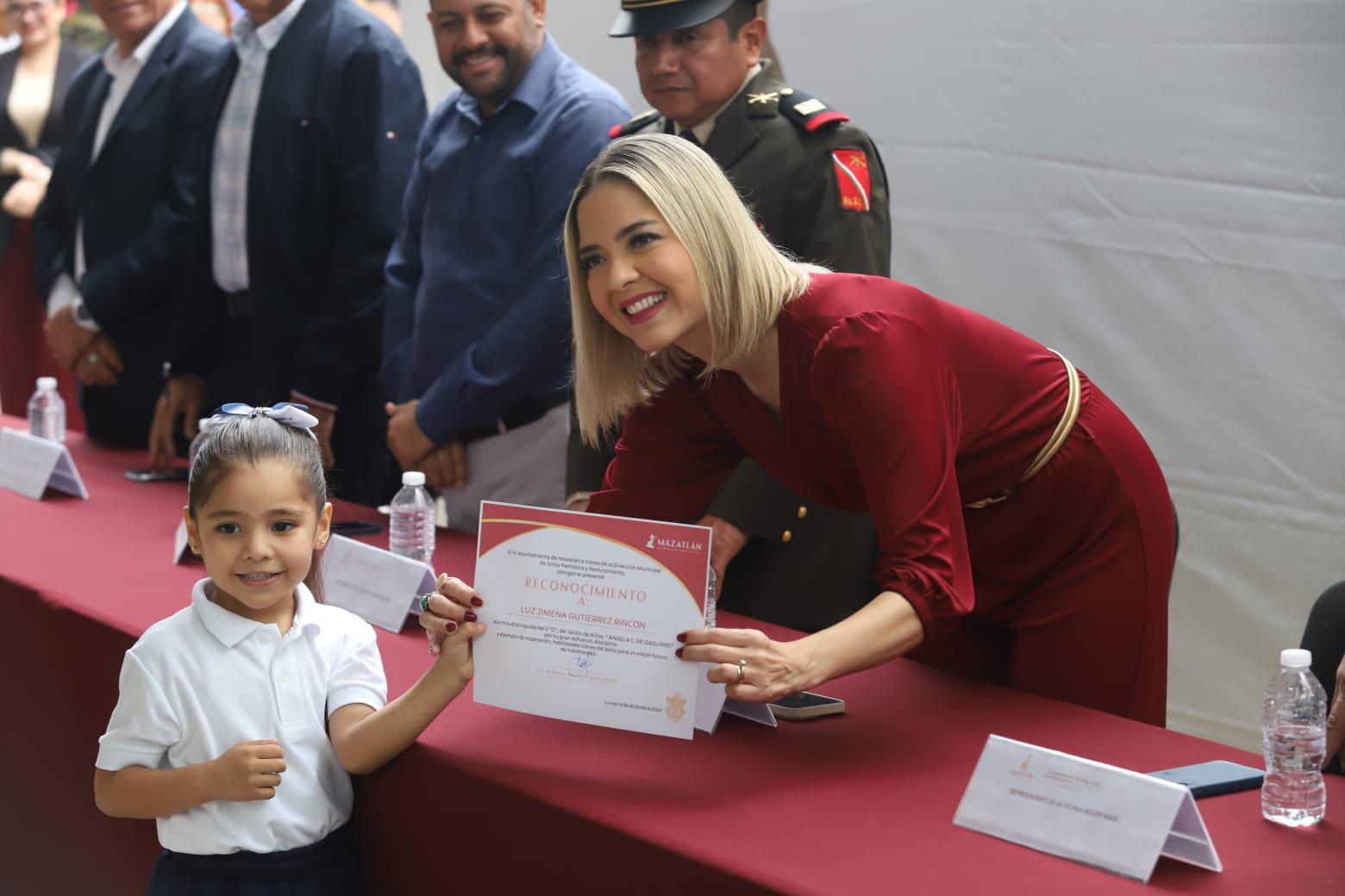 $!Celebran Lunes Cívico en jardín de niños del Centro de Mazatlán