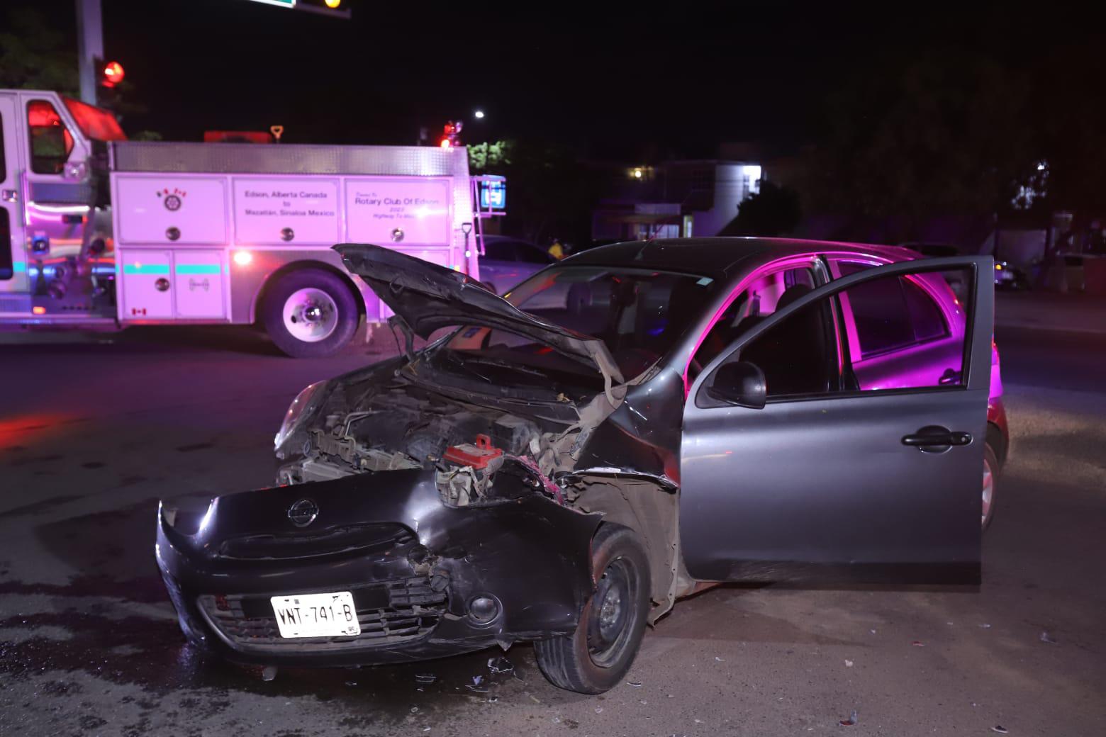 $!Motociclista sufre la amputación de un pie tras chocar contra auto en Mazatlán