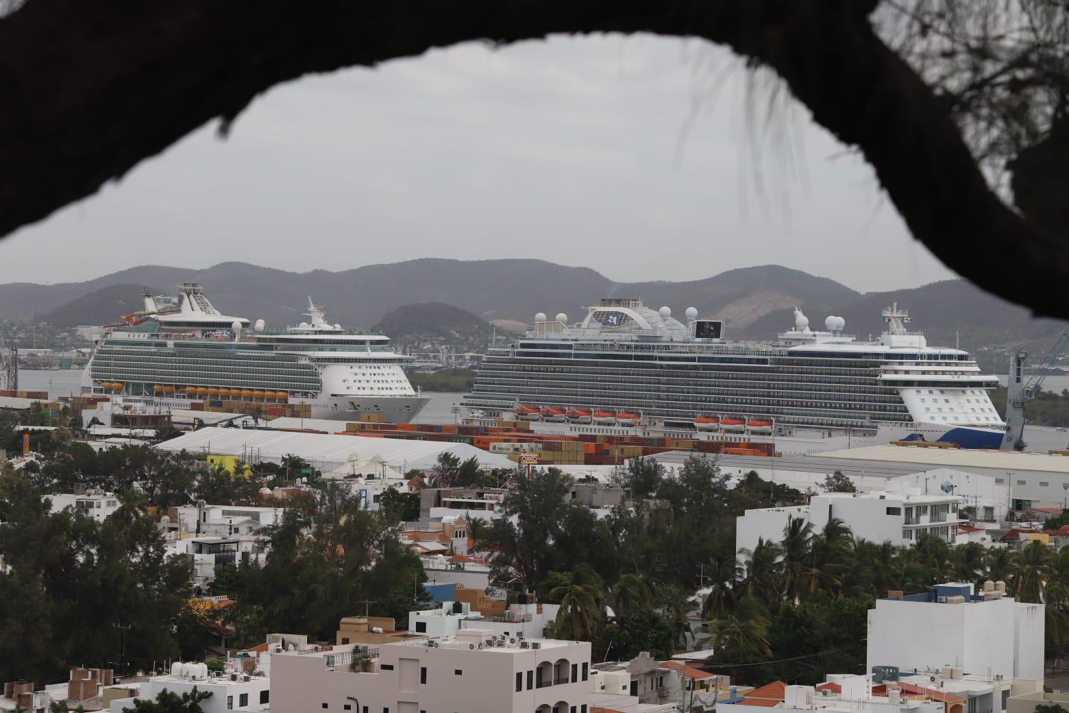 $!Arriban a Mazatlán el Navigator of the Seas y el Majestic Princess con más de 7 mil cruceristas