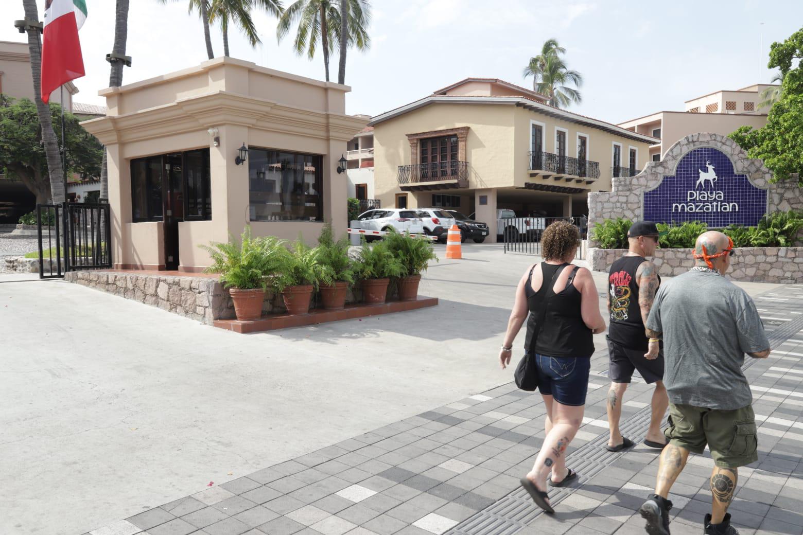 $!Turistas disfrutan de los atractivos en Mazatlán y aprovechan el fin de semana largo