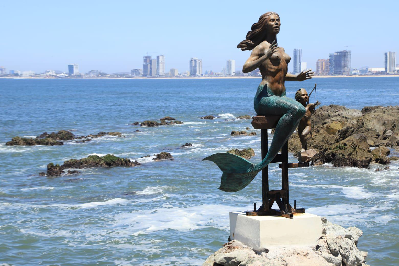 $!En Mazatlán, continúa sin brazo el cupido de La Diosa de los Mares