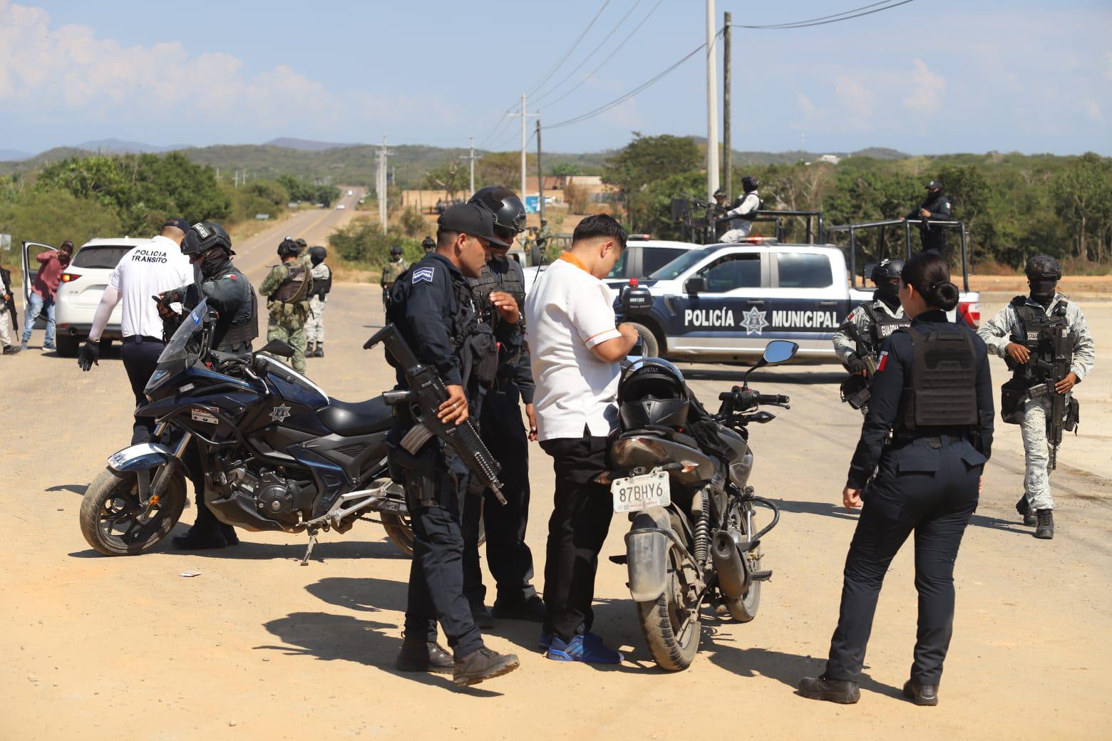 $!Implementan Fuerzas Armadas y policiales punto de revisión en área de Cerritos, en Mazatlán