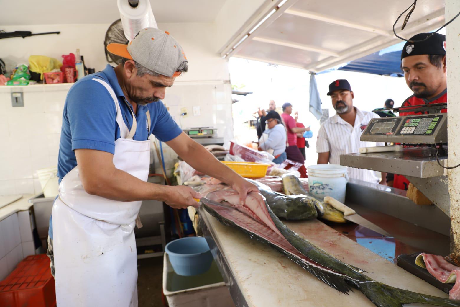 $!Mazatlecos acaparan el pescado en el marco de la celebración de Año Nuevo