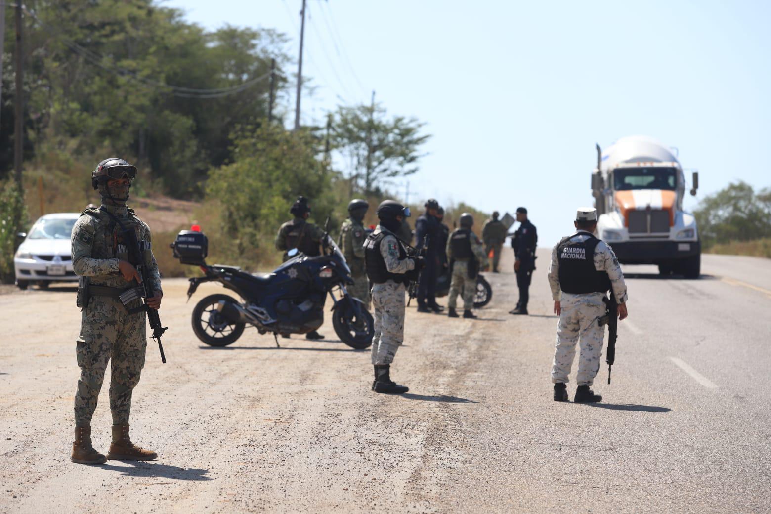 $!Implementan Fuerzas Armadas y policiales punto de revisión en área de Cerritos, en Mazatlán