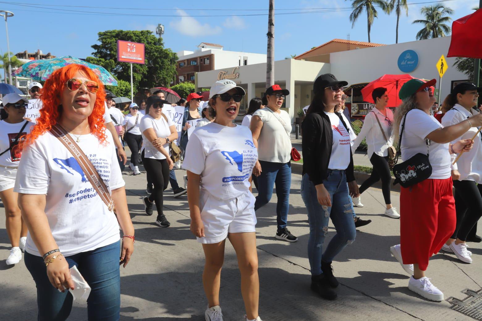 $!Marchan trabajadores del Poder Judicial de la Federación por la libertad y la justicia