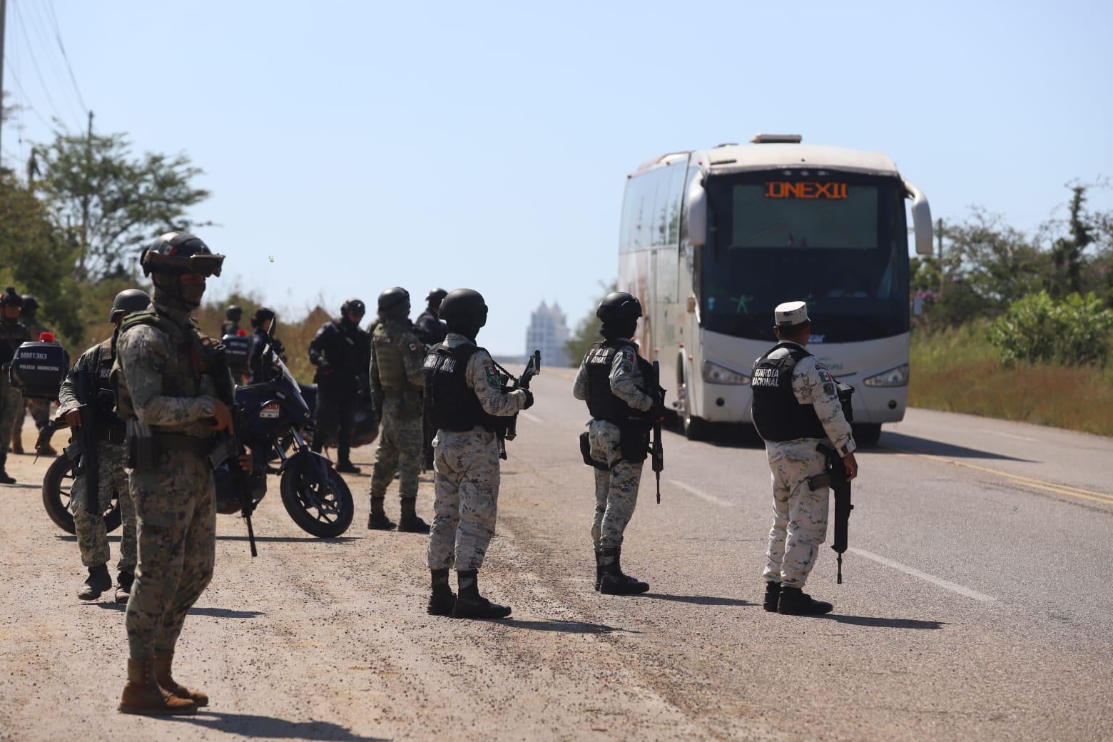 $!Implementan Fuerzas Armadas y policiales punto de revisión en área de Cerritos, en Mazatlán