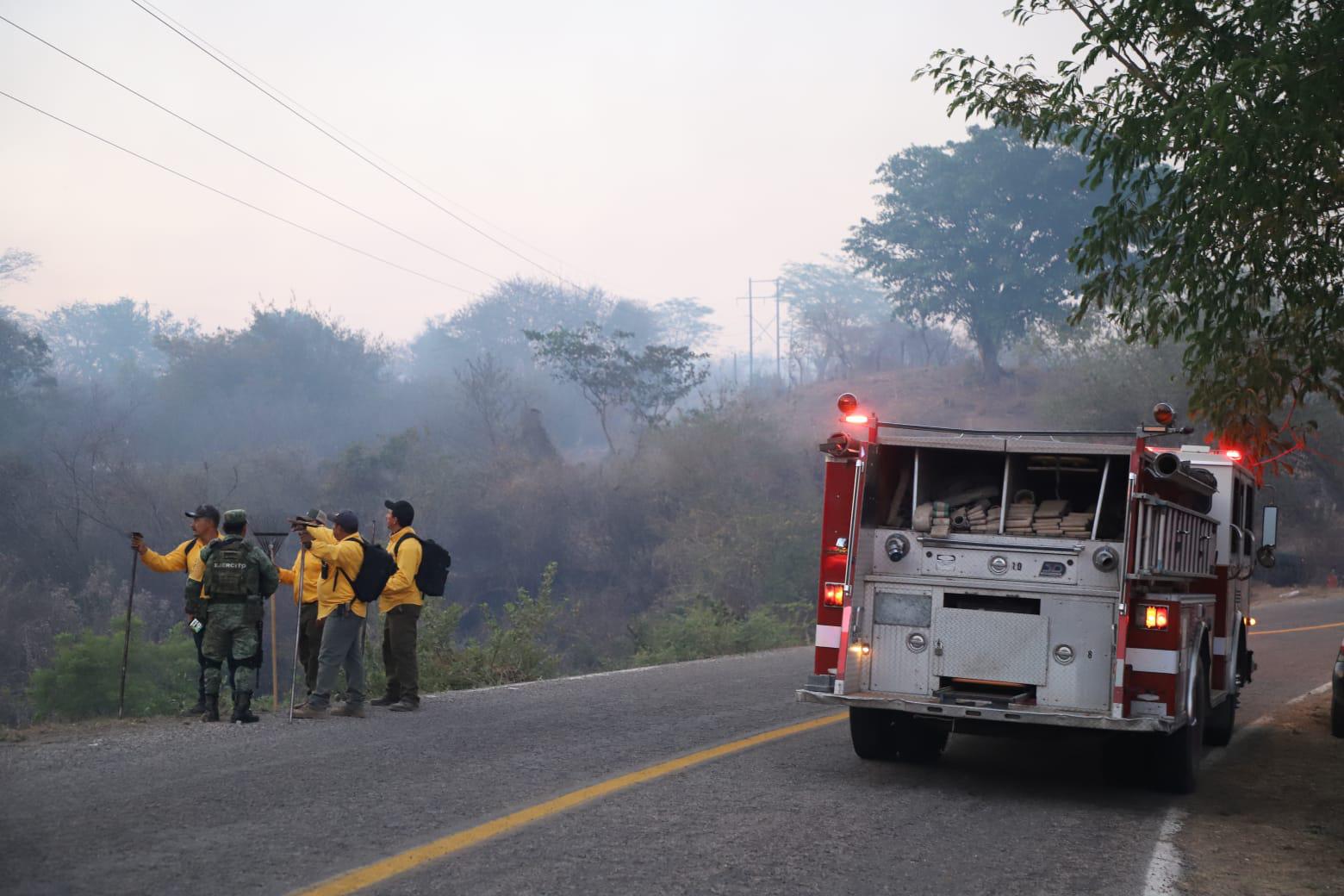 $!Por incendio sin control en El Magistral evacuan a 35 habitantes