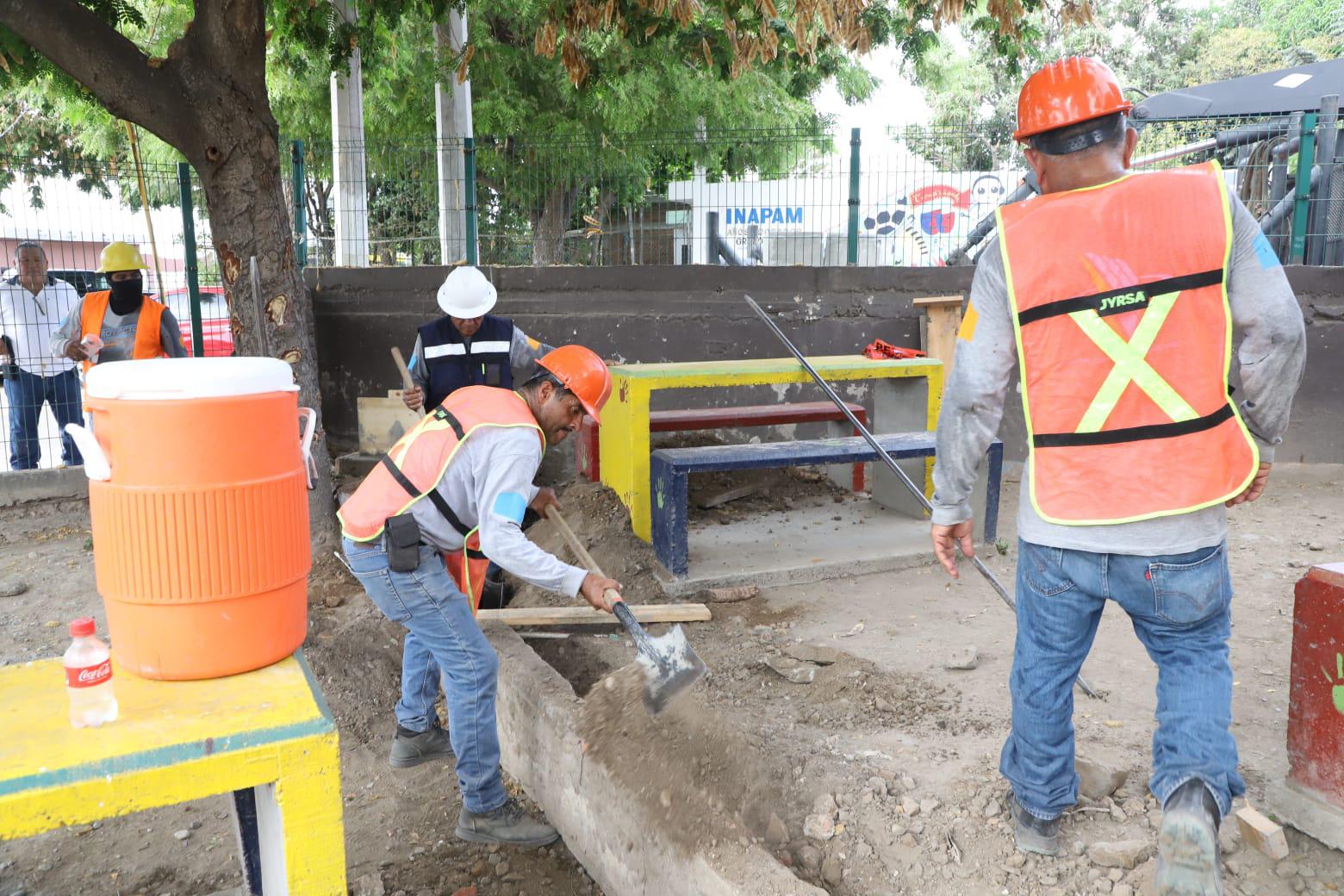 $!Inicia instalación de subestación eléctrica en Primaria en la Colonia Azteca