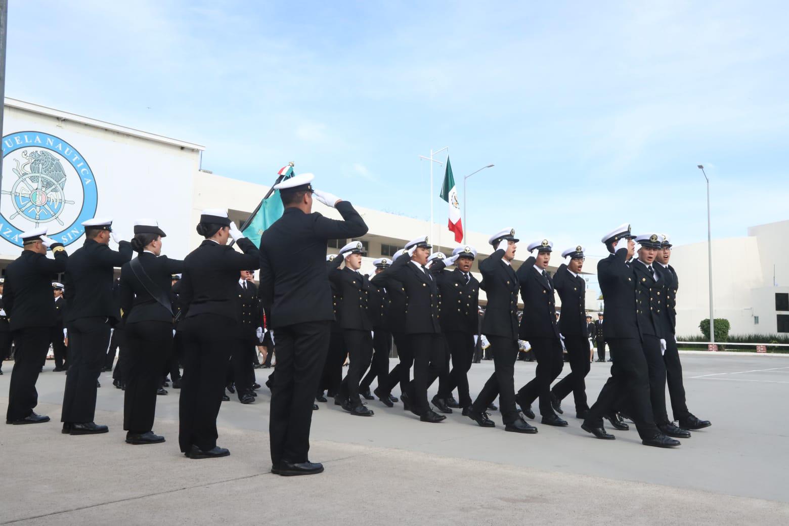 $!Juran Bandera alumnos de la Escuela Náutica Mercante de Mazatlán