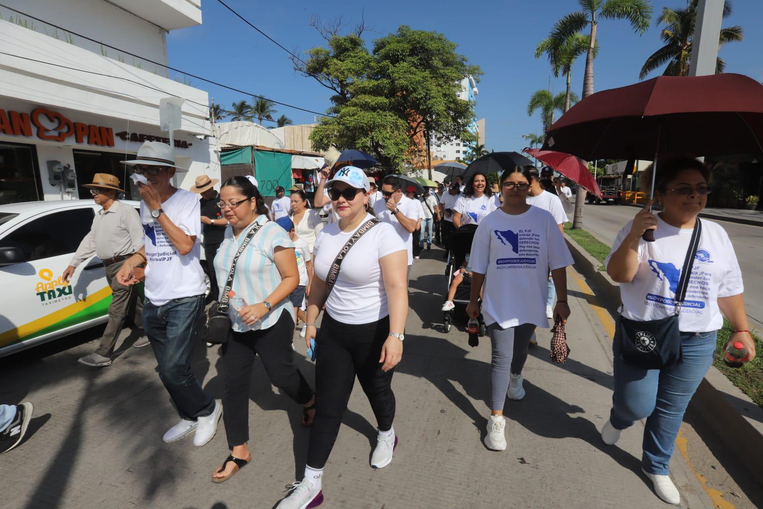 $!Marchan trabajadores del Poder Judicial de la Federación por la libertad y la justicia