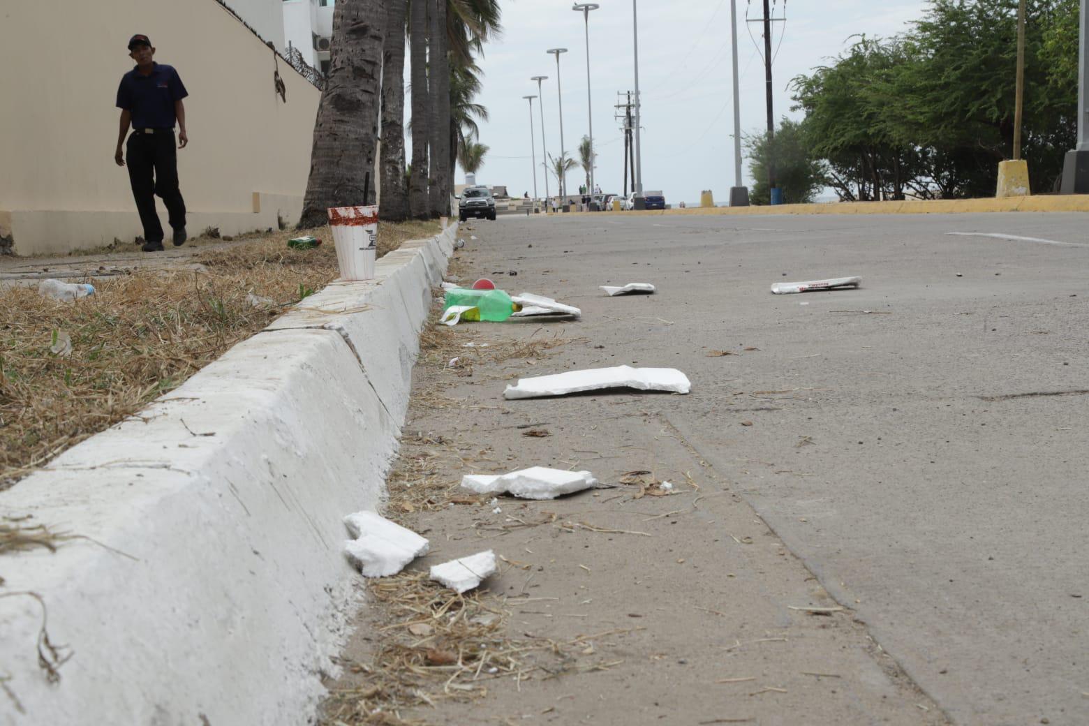 $!Denuncian contaminación en desembocadura del Estero del Yugo