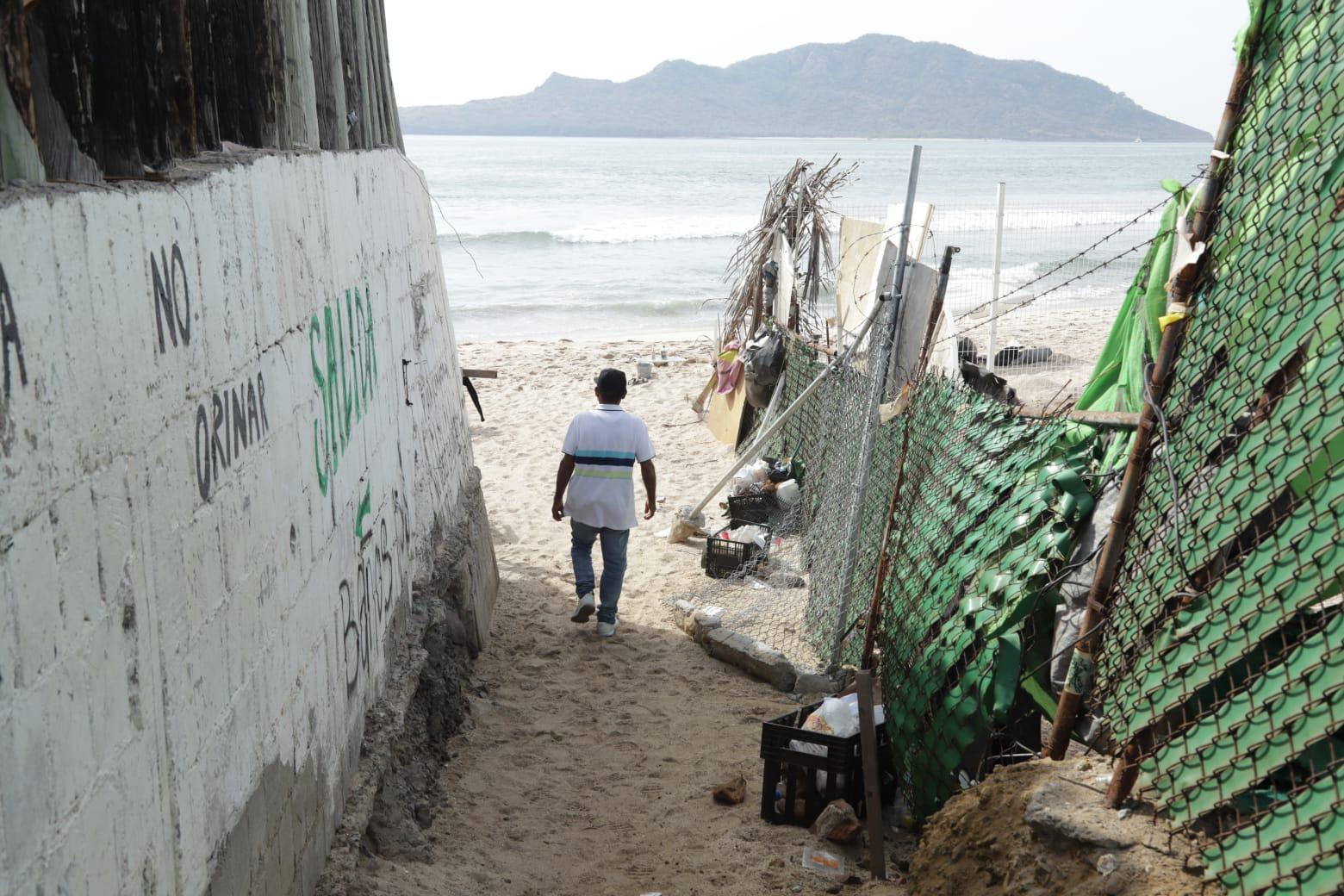 $!Se mantiene abierto acceso a playa El Camarón, pero bañistas piden estar alertas