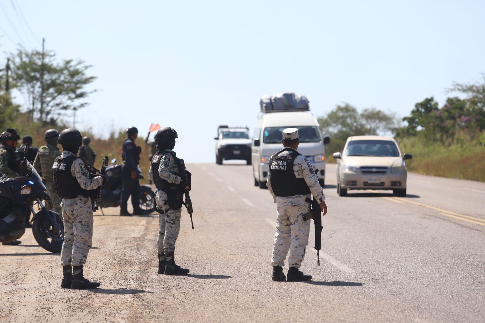 $!Implementan Fuerzas Armadas y policiales punto de revisión en área de Cerritos, en Mazatlán