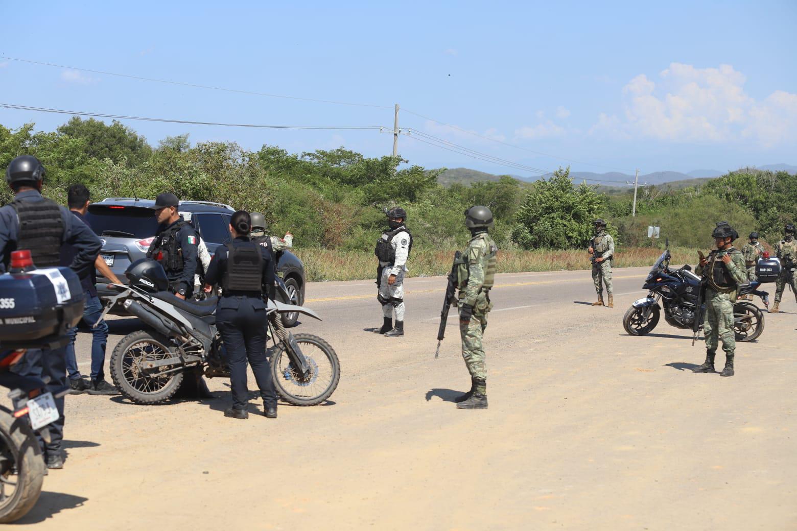 $!Implementan Fuerzas Armadas y policiales punto de revisión en área de Cerritos, en Mazatlán