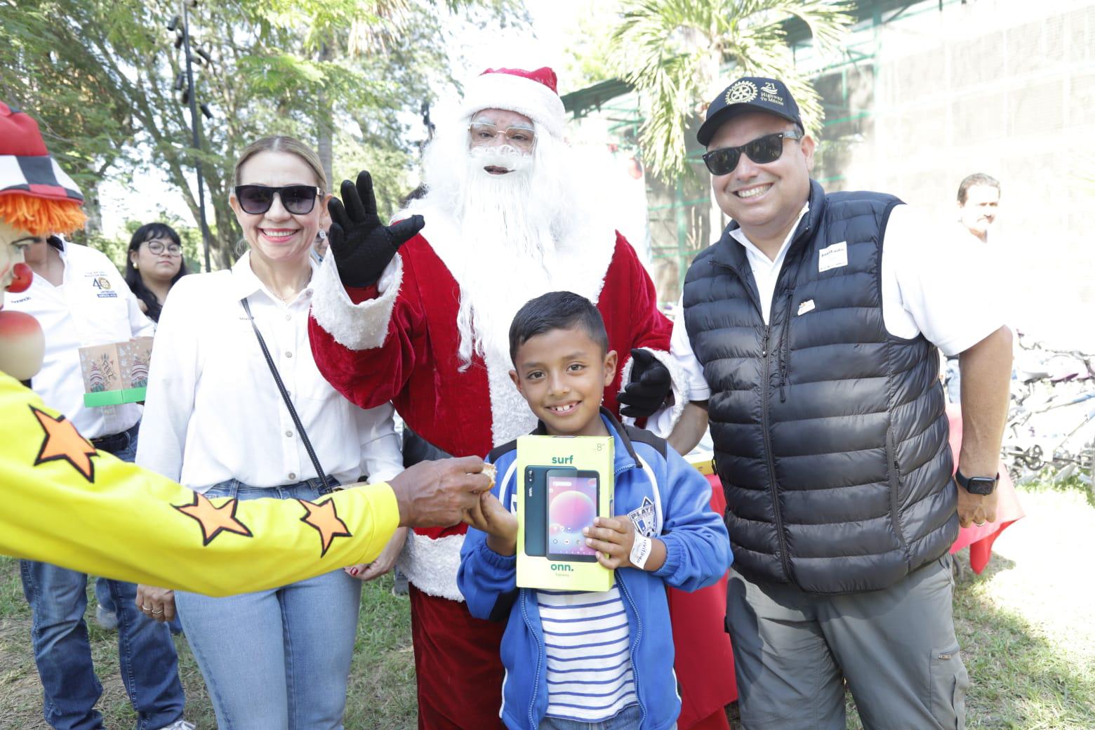 $!Disfrutan de la posada ‘Navidad de los Niños’, organizada por Club Rotario Mazatlán