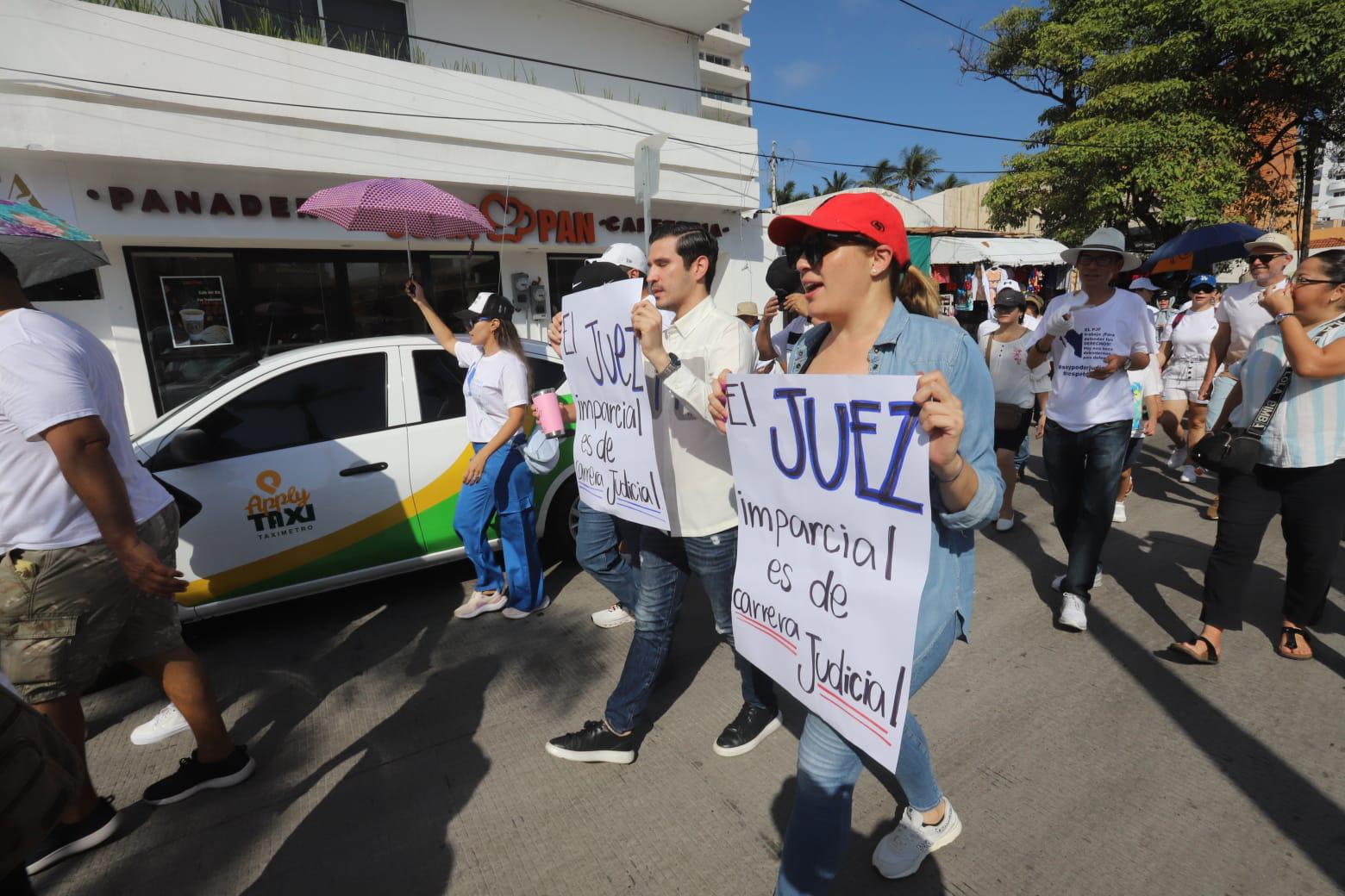 $!Marchan trabajadores del Poder Judicial de la Federación por la libertad y la justicia