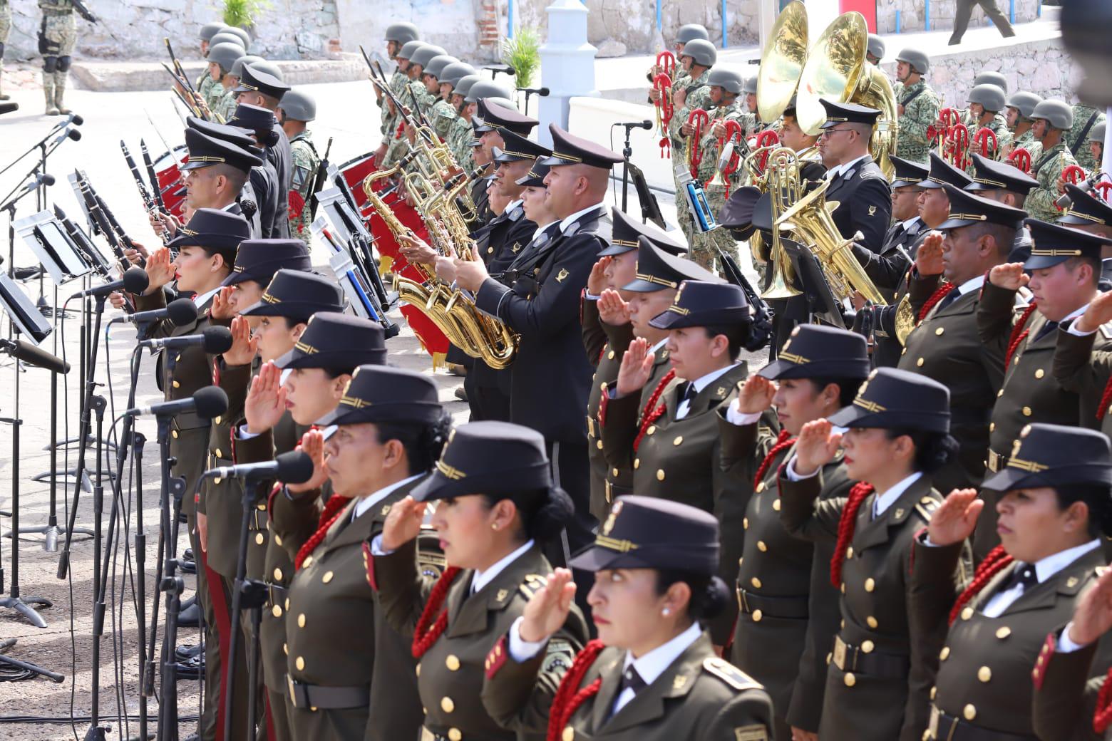 $!Encabeza AMLO celebración del Día de la Bandera en la Glorieta Sánchez Taboada de Mazatlán