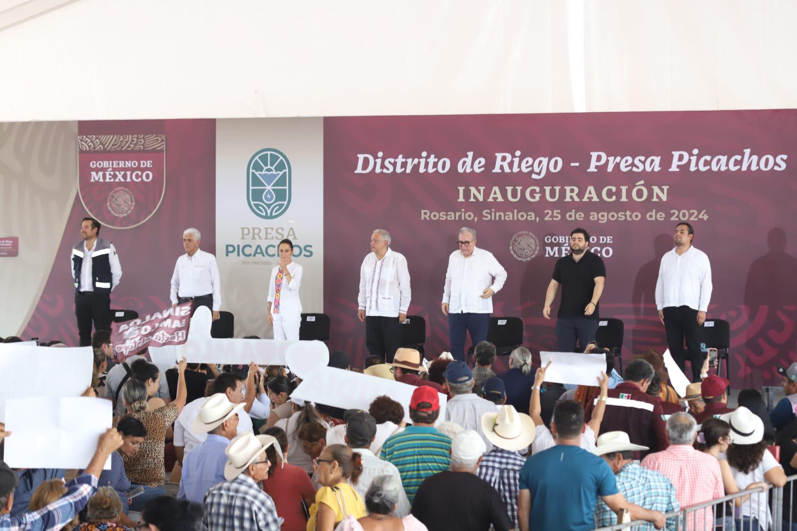 $!Inauguran AMLO y Claudia Sheinbaum distrito de riego de la Presa Picachos