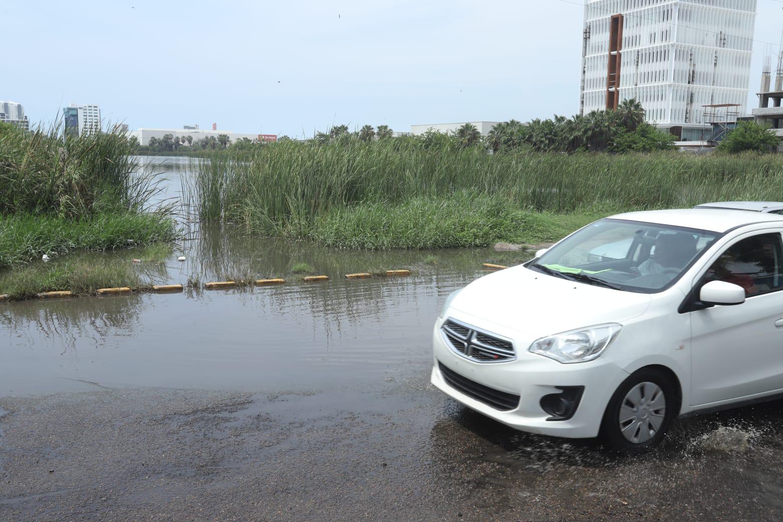 $!Protestan vecinos del Fraccionamiento Flamingos por el relleno y las inundaciones