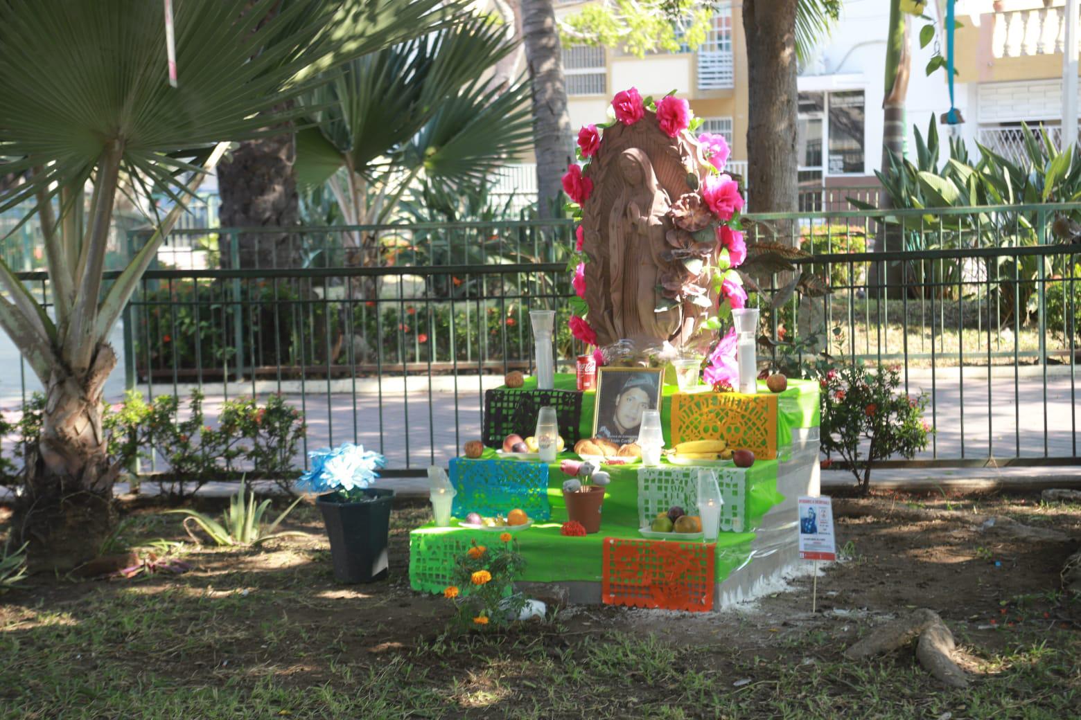 $!Madres rastreadoras de Mazatlán colocan ofrenda a hijos desaparecidos