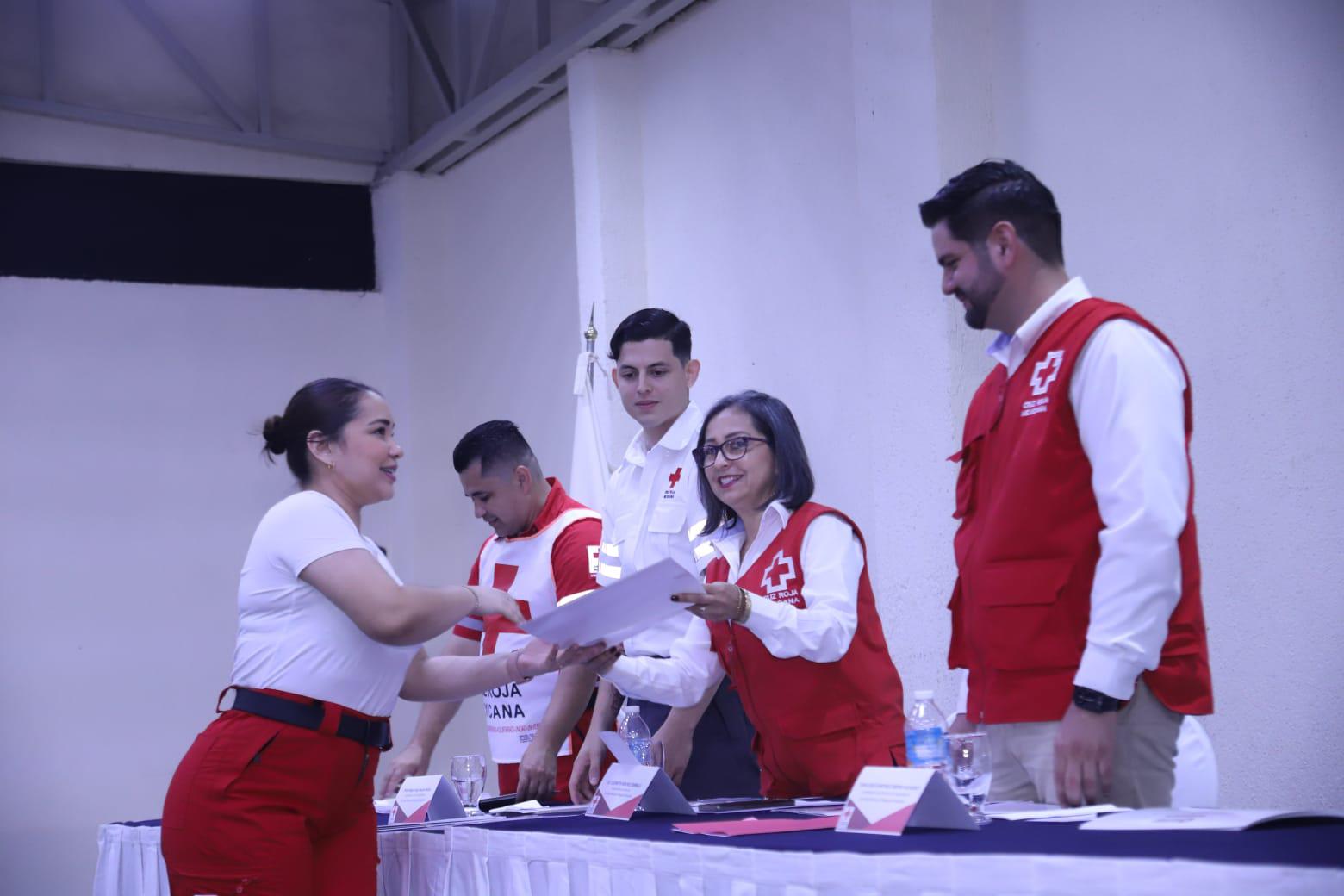 $!Se gradúan 30 nuevos Técnicos en Urgencias Médicas de la Cruz Roja Mexicana, en Mazatlán