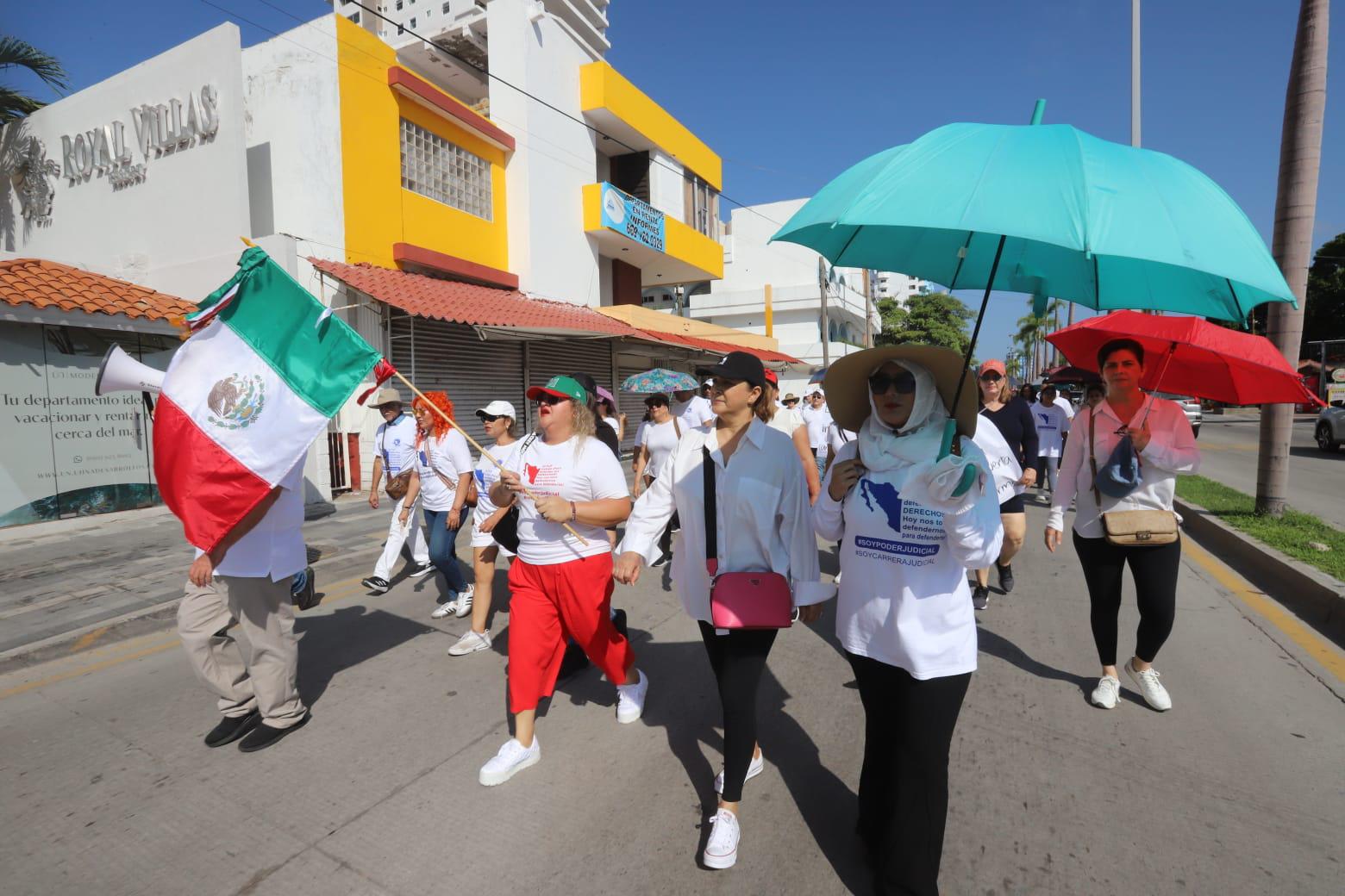 $!Marchan trabajadores del Poder Judicial de la Federación por la libertad y la justicia