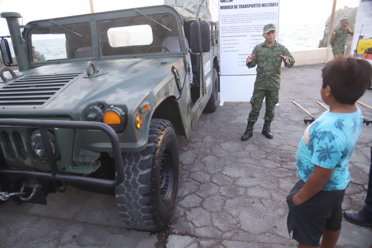 $!Realiza Ejército Mexicano Exposición Militar en la Glorieta Sánchez Taboada, en Mazatlán