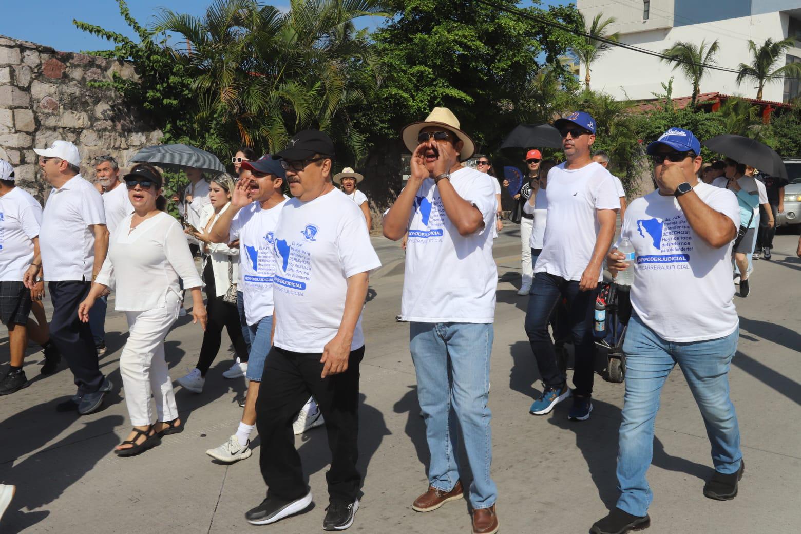 $!Marchan trabajadores del Poder Judicial de la Federación por la libertad y la justicia