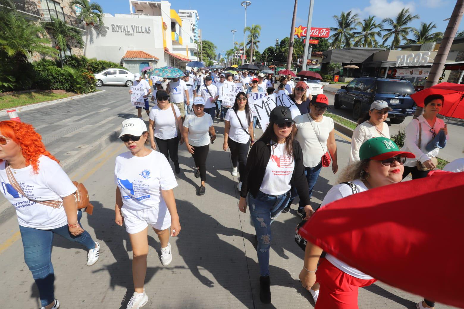 $!Marchan trabajadores del Poder Judicial de la Federación por la libertad y la justicia