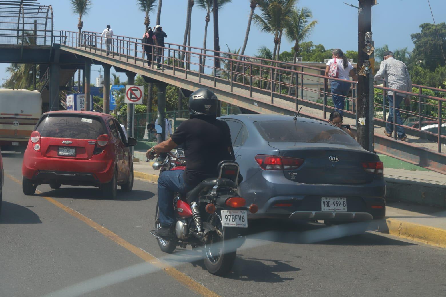 $!Transporte público aún comparte Carril Preferencial con autos particulares