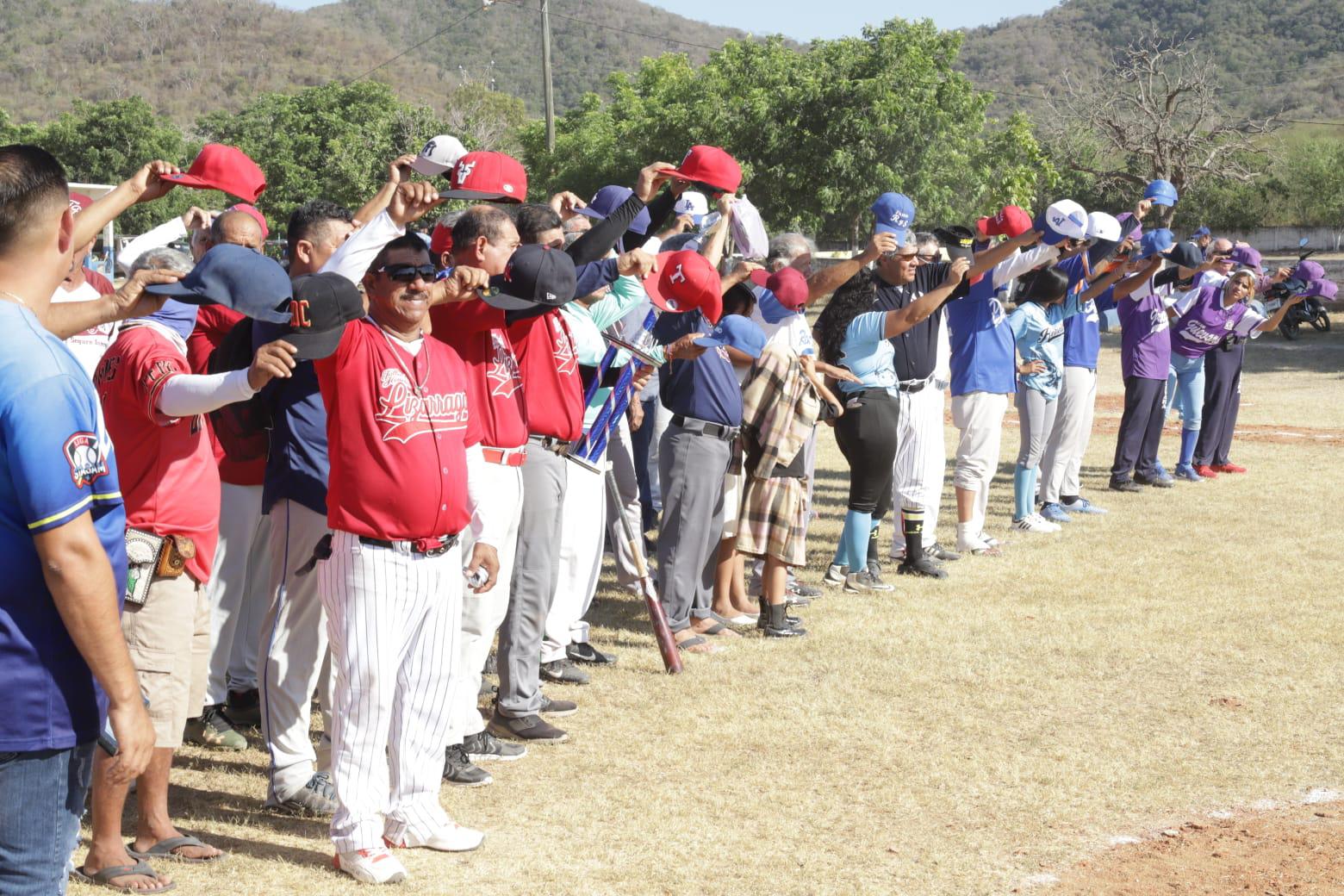 $!Rinden múltiples homenajes en Liga de Beisbol del Chololos